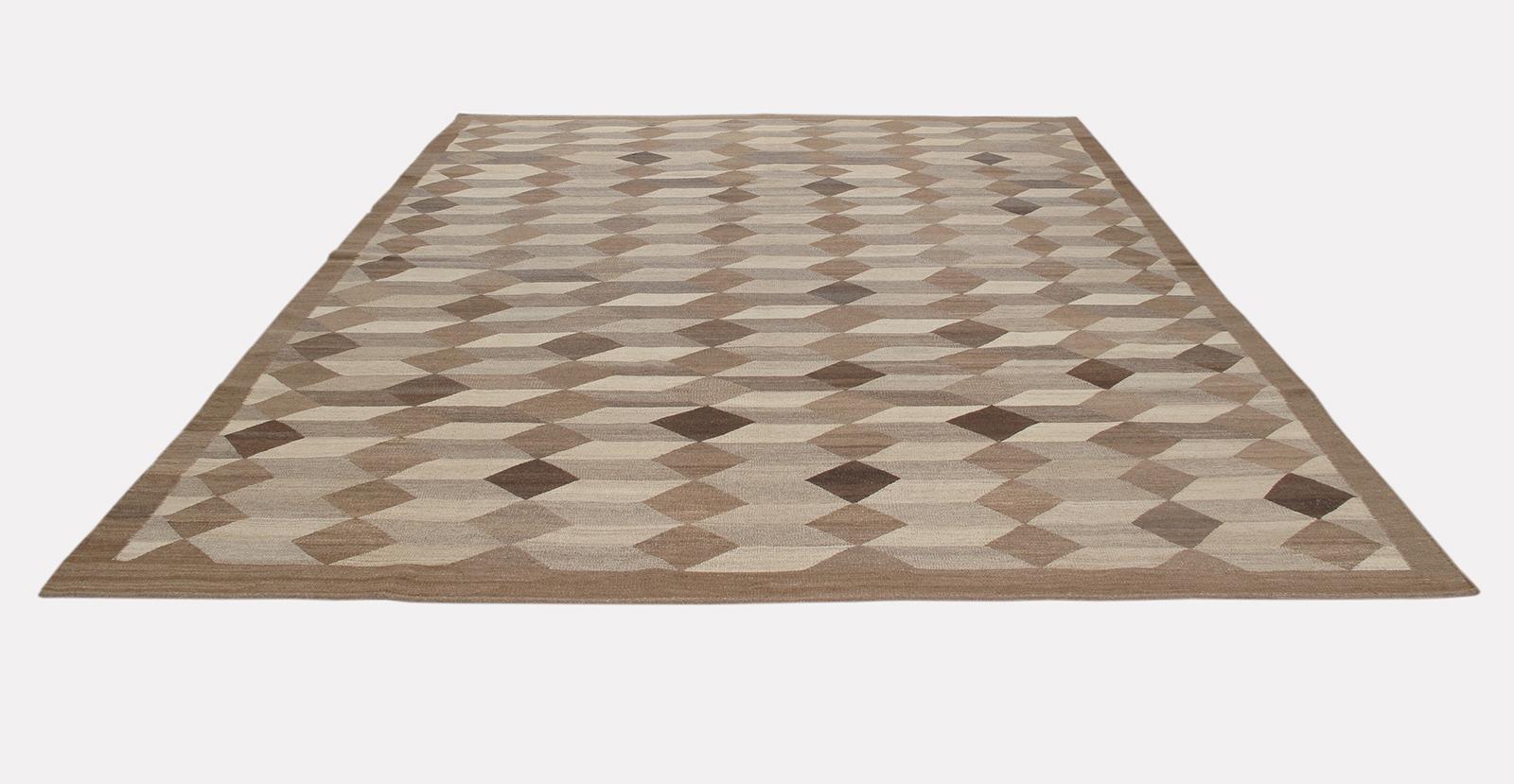 Moderno Tappeto moderno Shiraz tessuto a mano a trama piatta con design a cubo nei colori naturale e marrone in vendita