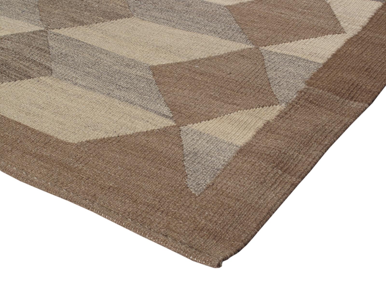 Tessuto a mano Tappeto moderno Shiraz tessuto a mano a trama piatta con design a cubo nei colori naturale e marrone in vendita