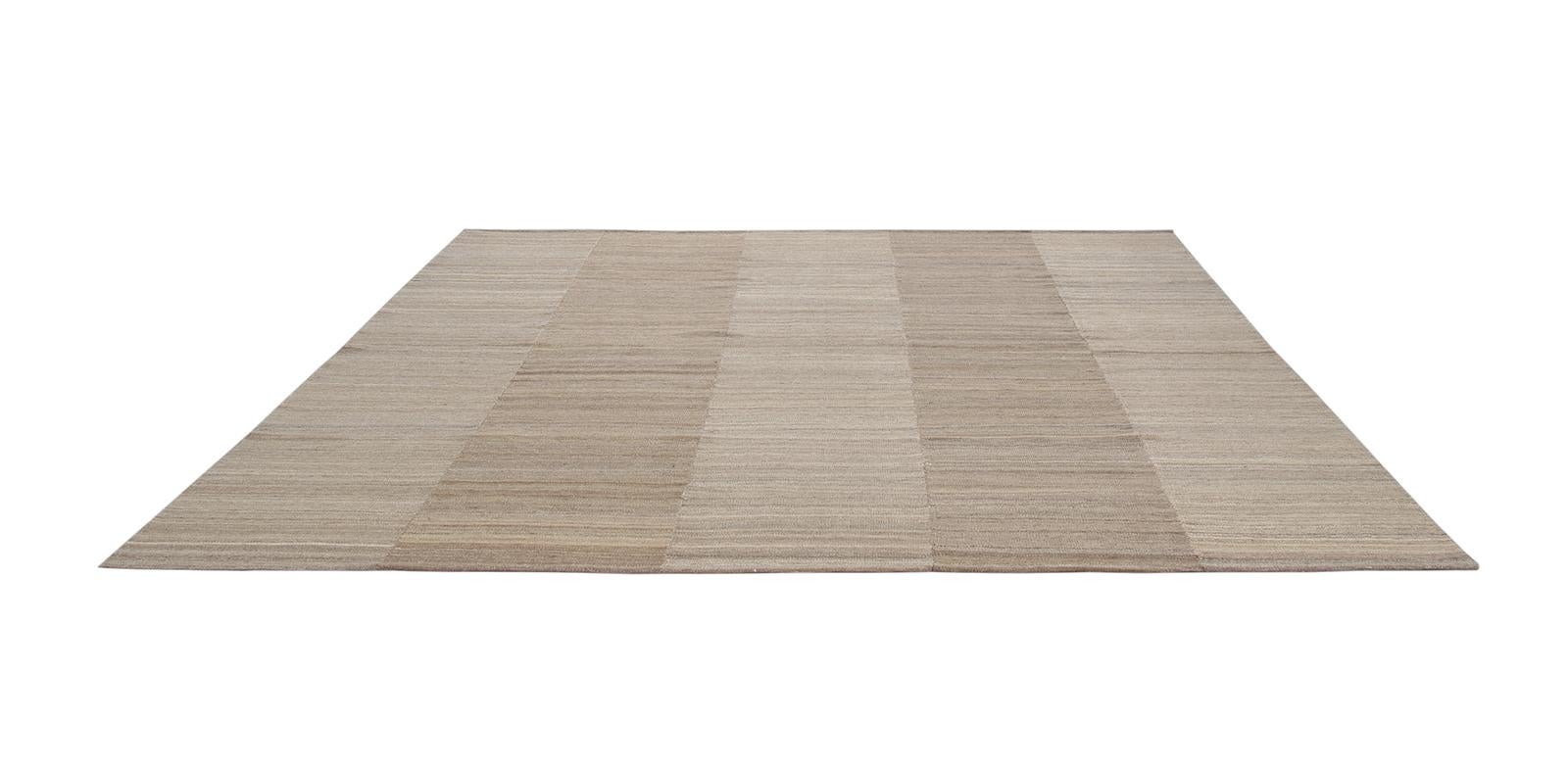 Persian Modern Shiraz Handwoven Flatweave Rug in Natural and Brown Color For Sale