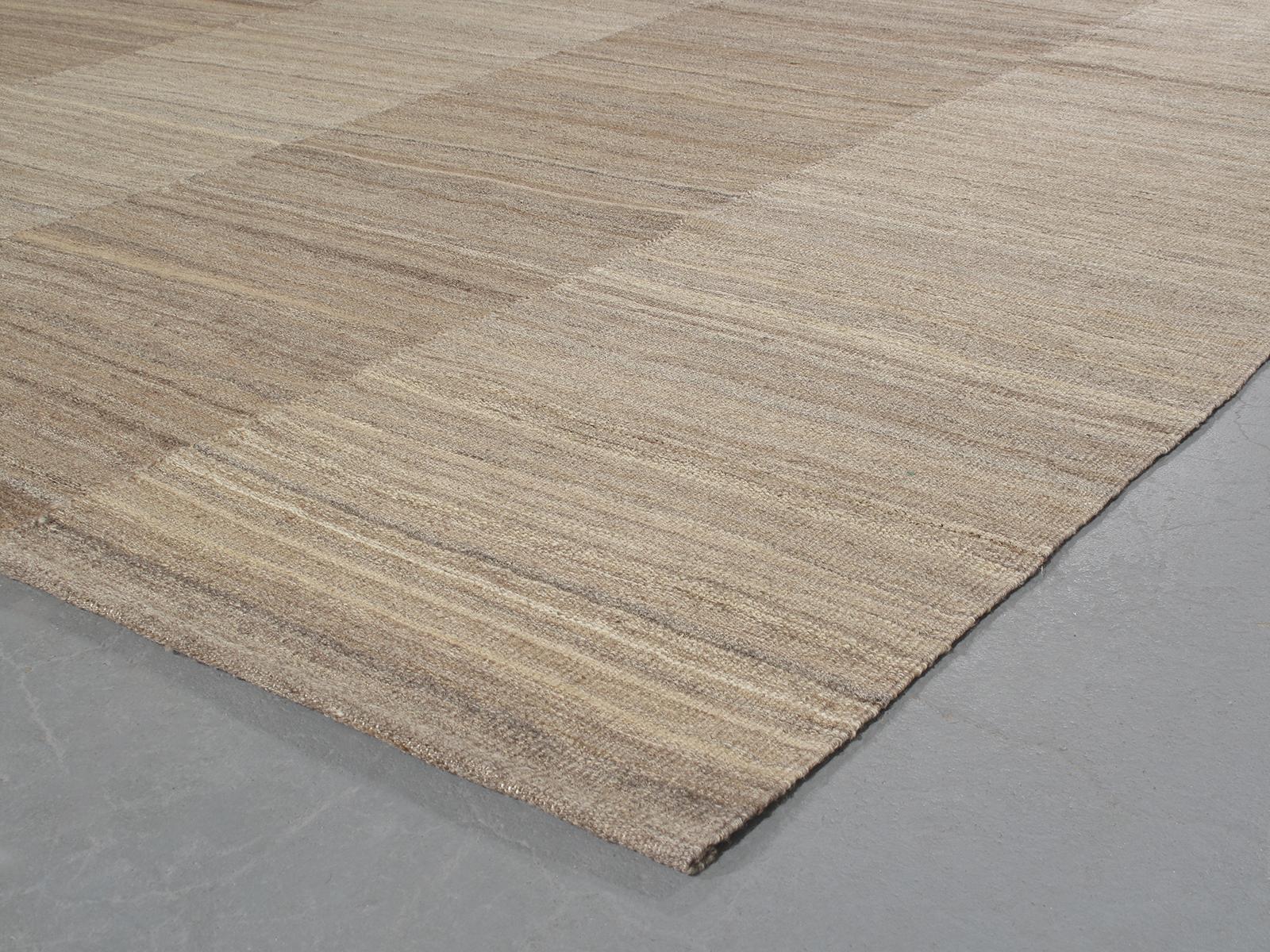 Modern Shiraz Handwoven Flatweave Rug in Natural and Brown Color In New Condition For Sale In New York, NY