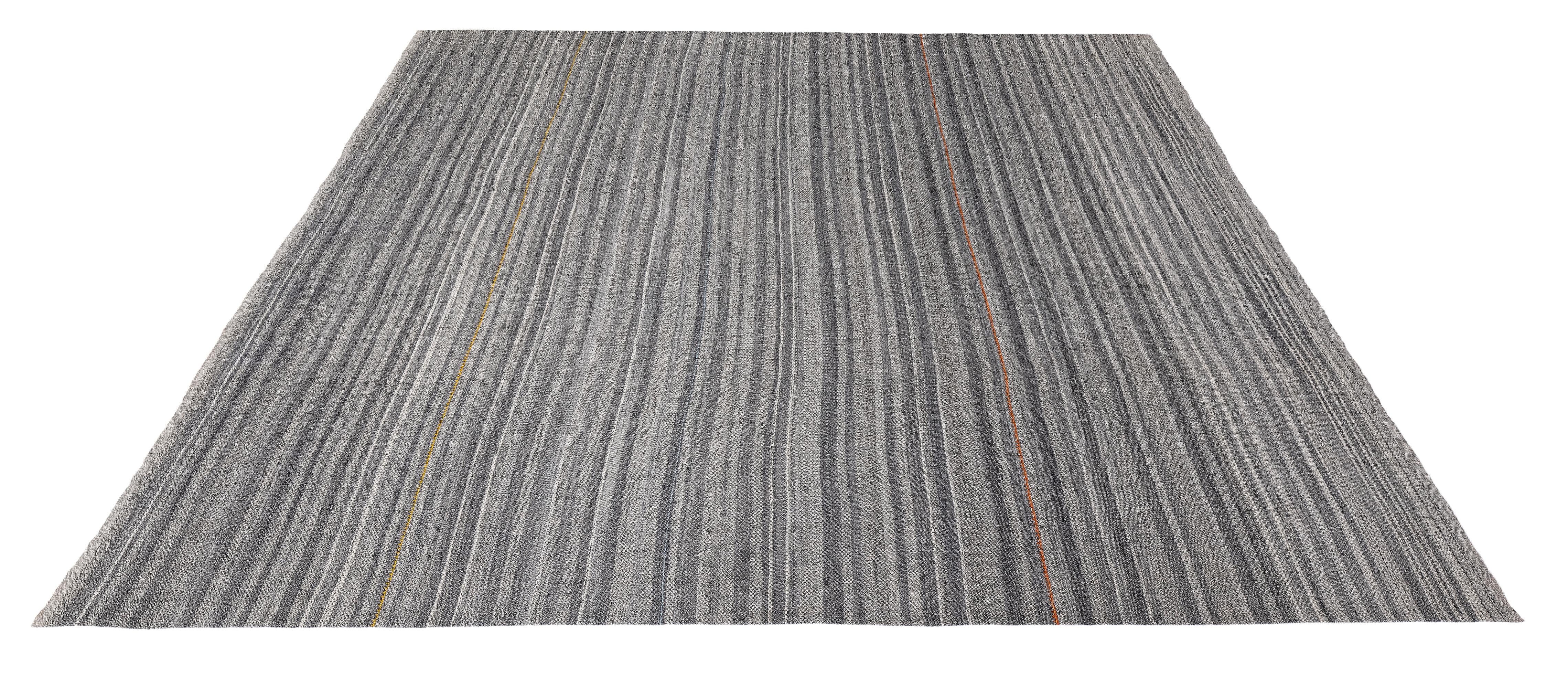 Modern Shiraz Pelas Flachgewebe - Handgesponnene Wolle & Baumwolle, Naturgrau-Creme-Ton (Persisch) im Angebot