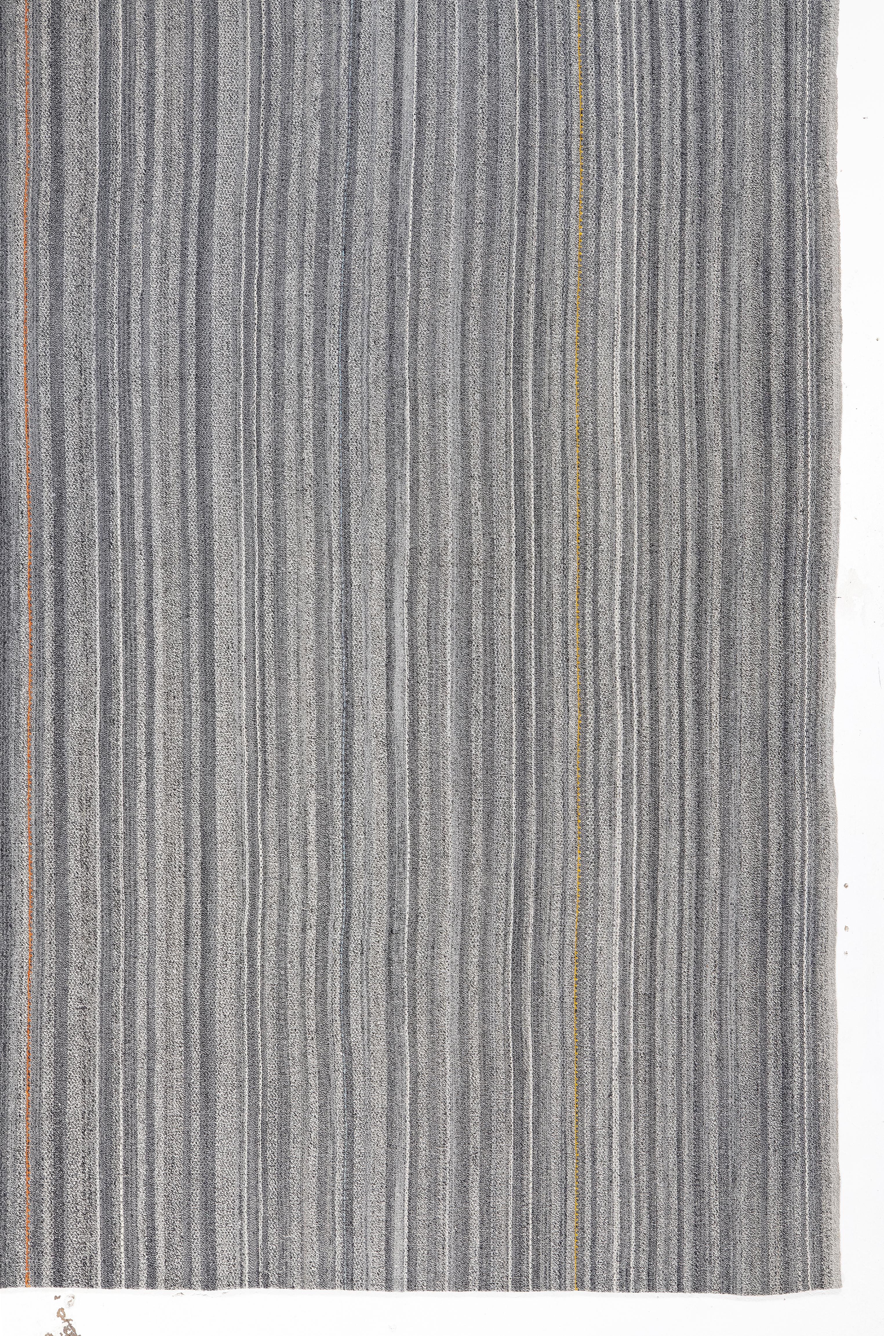 Modern Shiraz Pelas Flachgewebe - Handgesponnene Wolle & Baumwolle, Naturgrau-Creme-Ton im Angebot 2