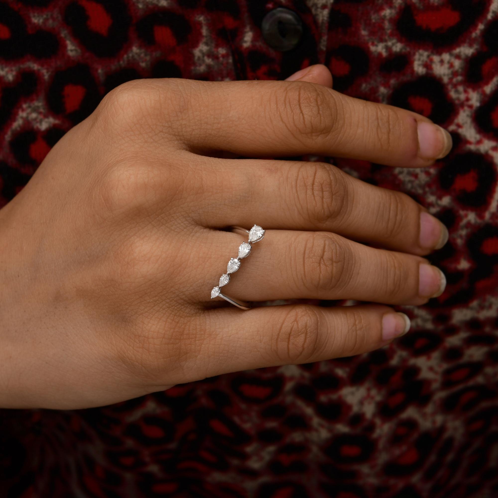 En venta: Anillo de oro blanco moderno SI/H con diamantes verticales de cinco piedras Regalo de dama de honor  2