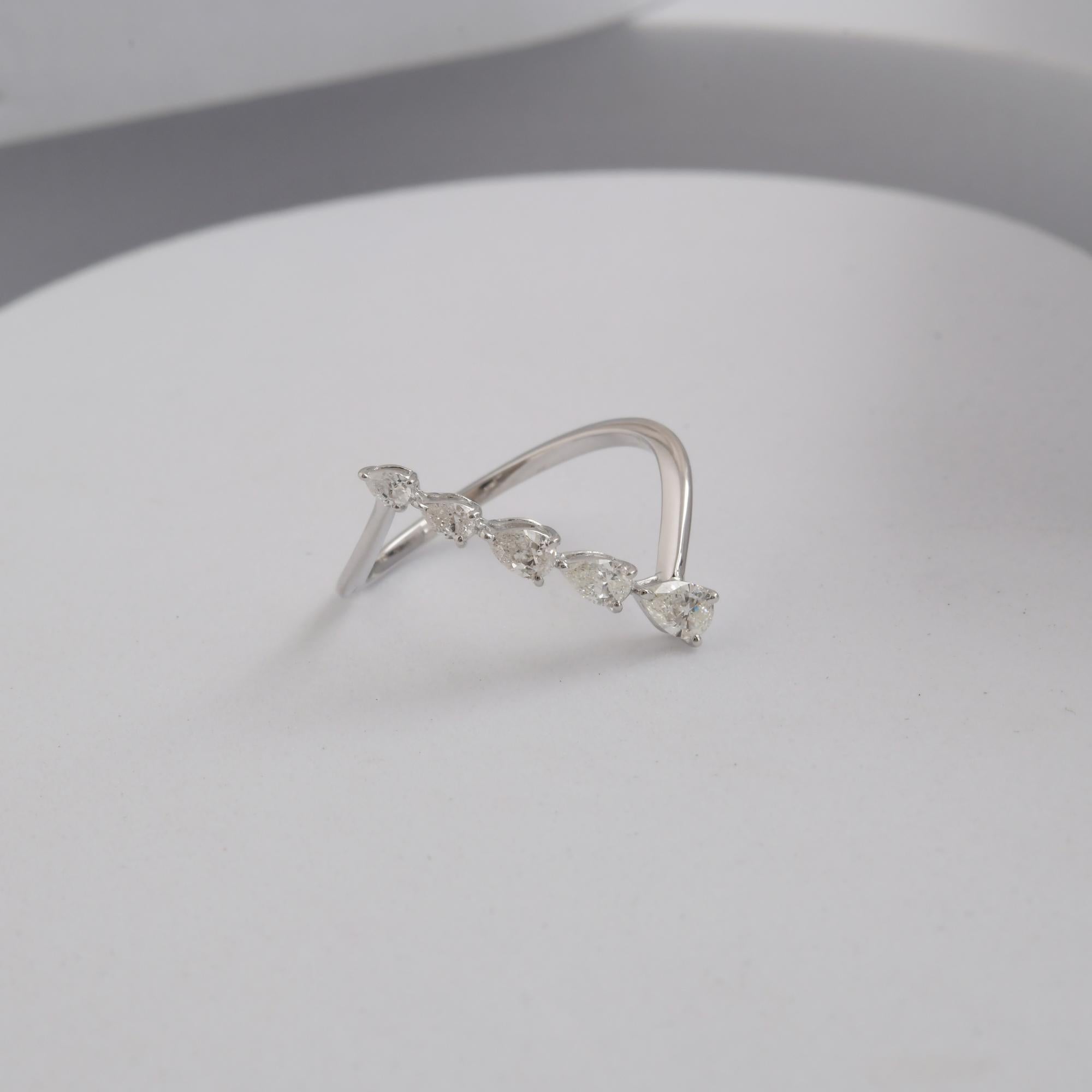 En venta: Anillo de oro blanco moderno SI/H con diamantes verticales de cinco piedras Regalo de dama de honor  9