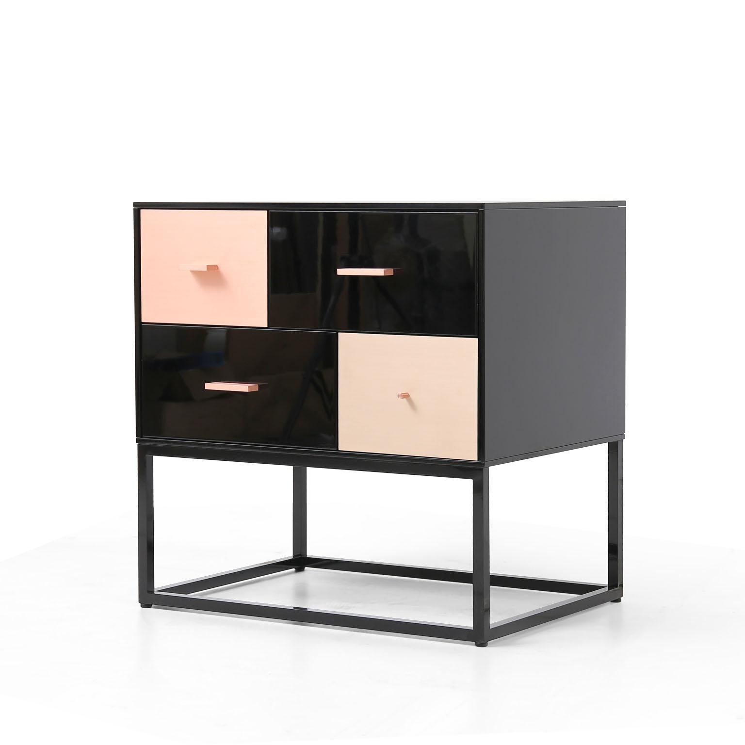 Table d'appoint moderne noire en haute brillance avec tiroirs en laiton, cuivre et bronze en vente 1