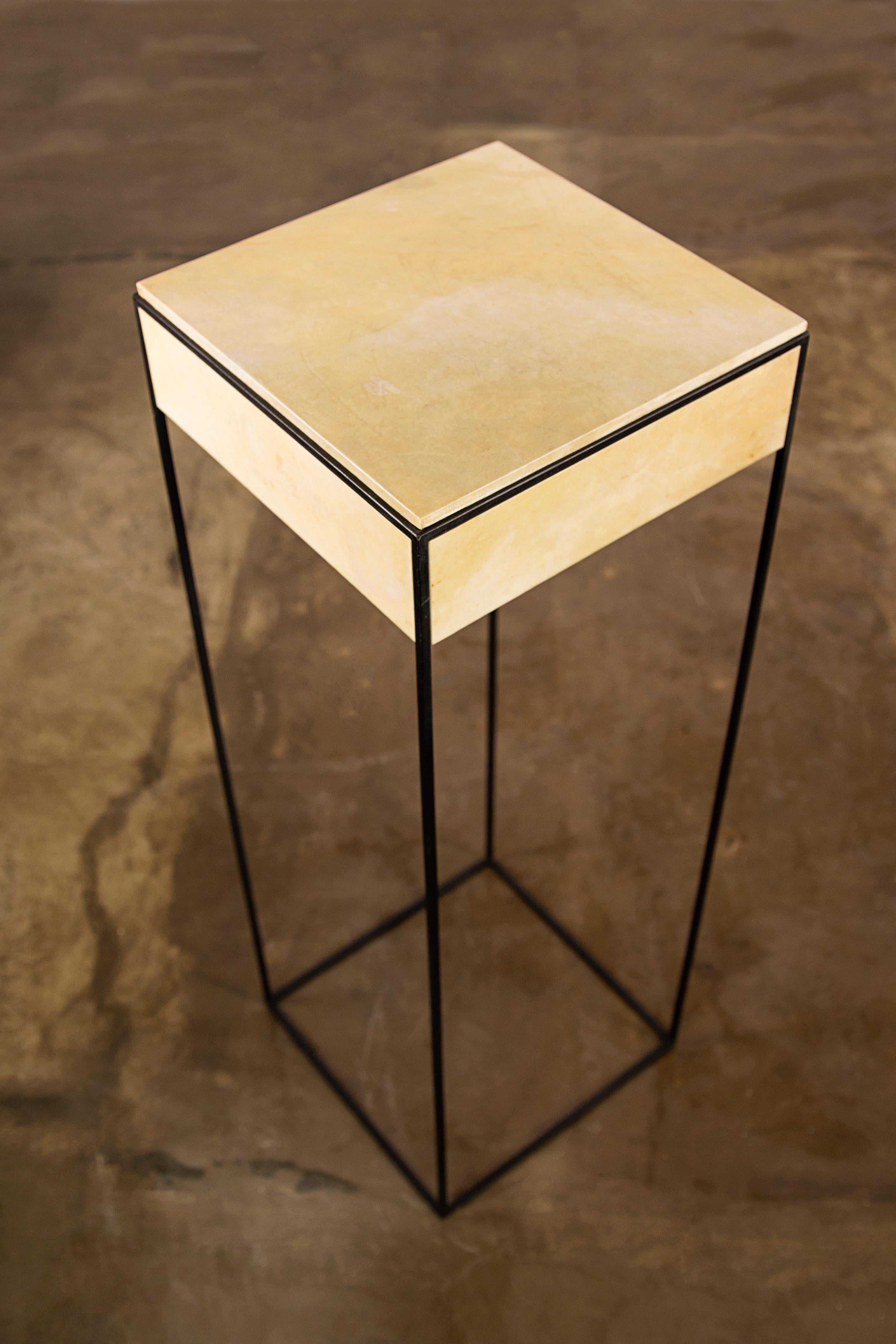 Mesa Auxiliar Moderna en Metal y Piel de Cabra by Costantini, Marcello 'En Stock' Soldado en venta