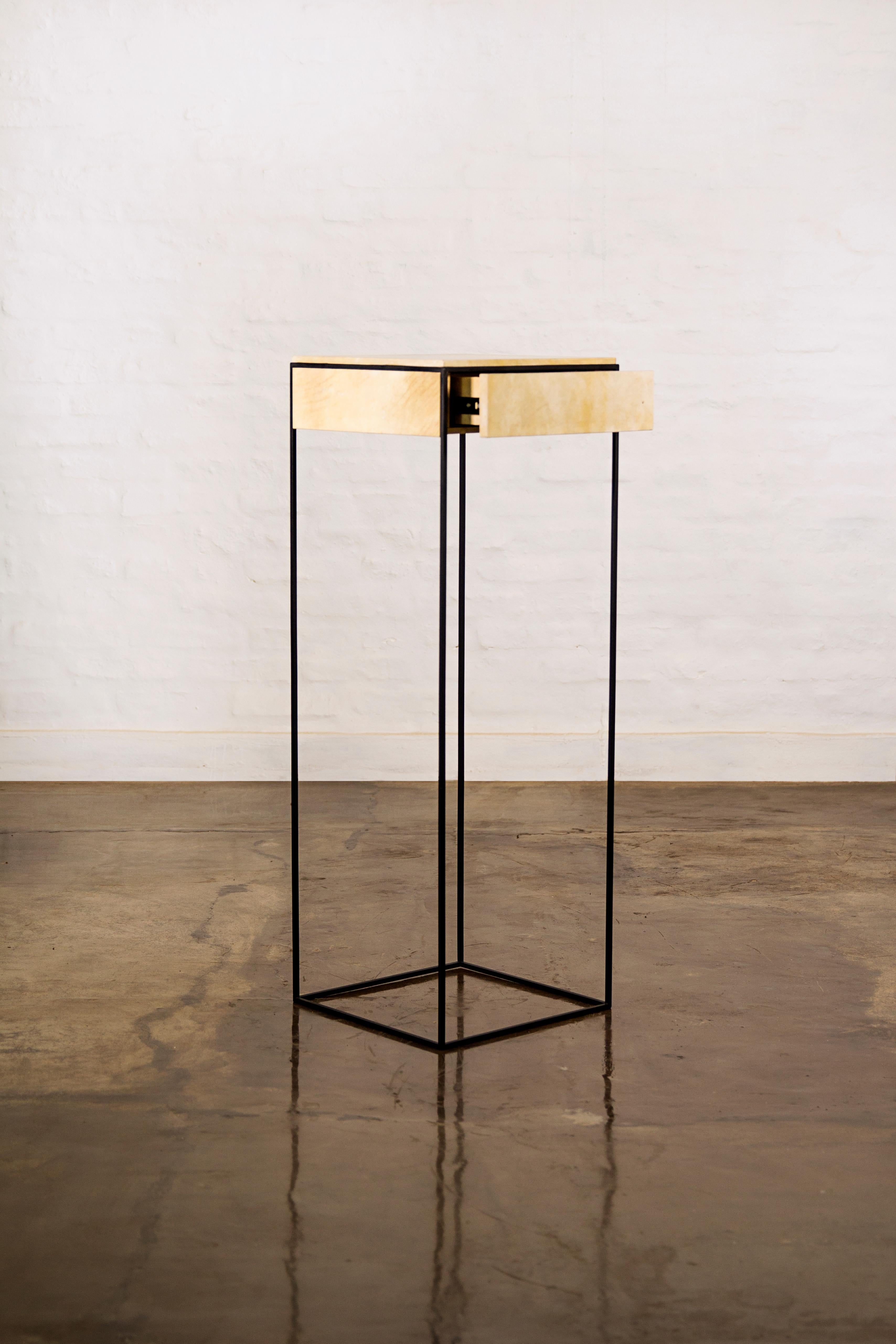 Mesa Auxiliar Moderna en Metal y Piel de Cabra by Costantini, Marcello 'En Stock' en Nuevo estado para la venta en New York, NY