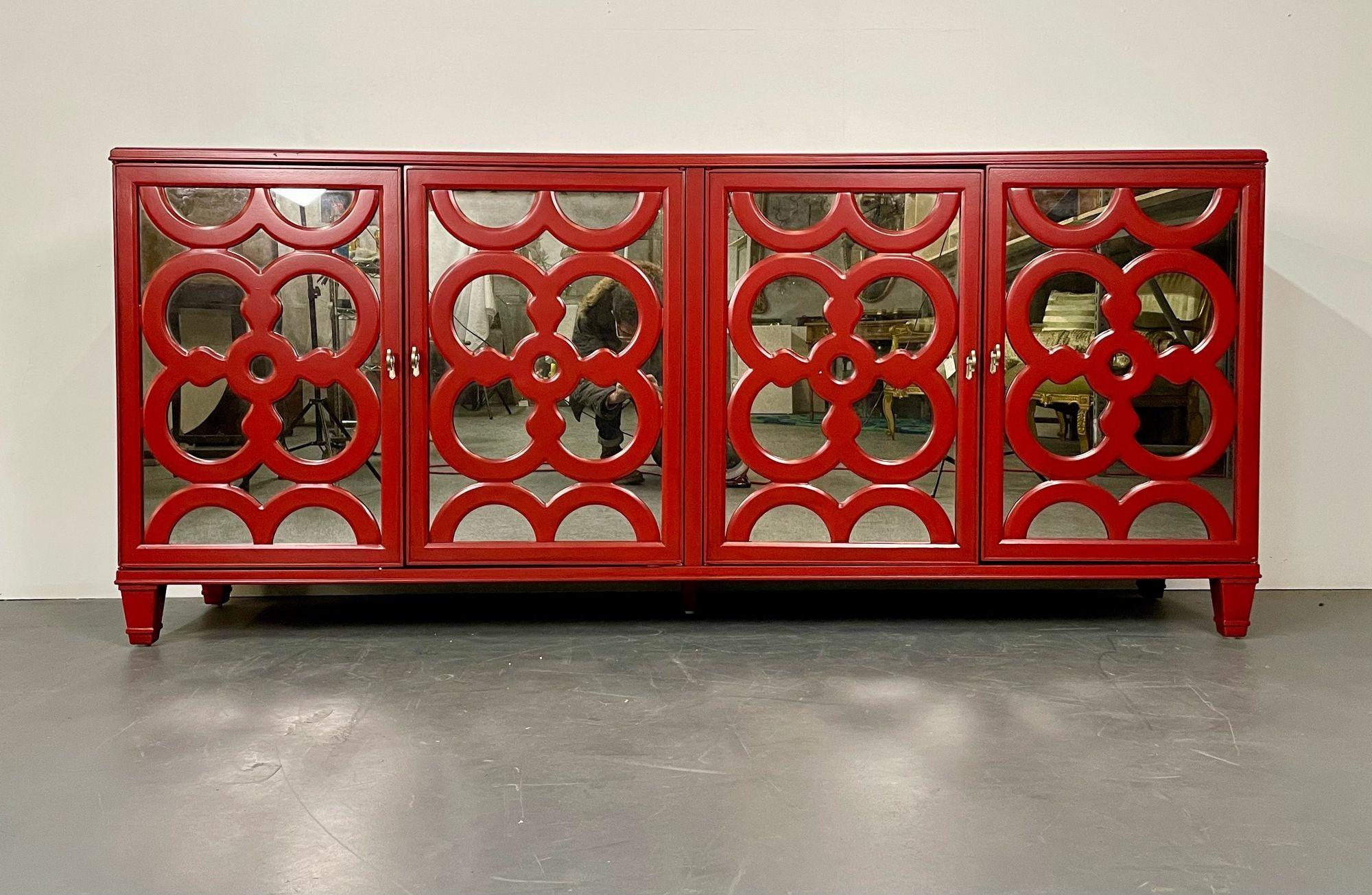 Credenza, cassettiera o cassettone moderno, laccato rosso, a specchio In condizioni buone in vendita a Stamford, CT