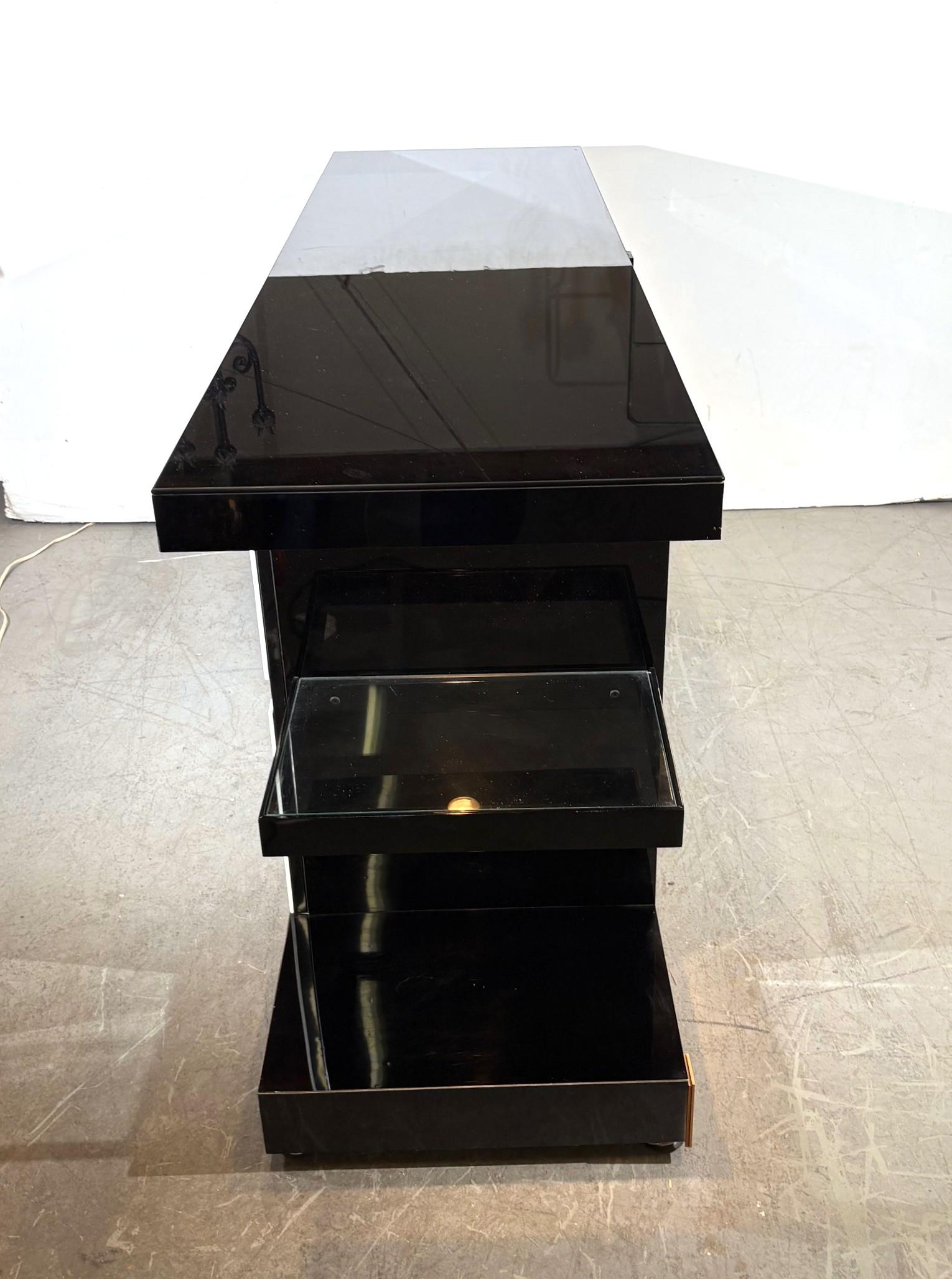 XXI secolo e contemporaneo Credenza moderna in vendita