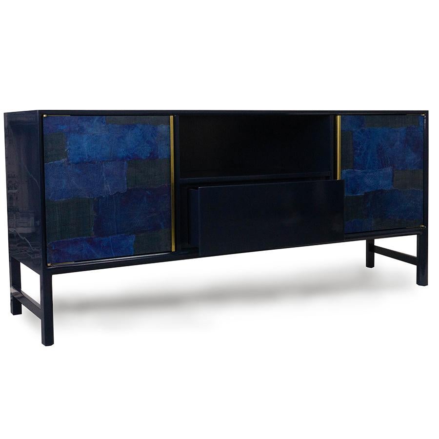 Laqué Buffet moderne laqué bleu foncé avec poignées en laiton en vente