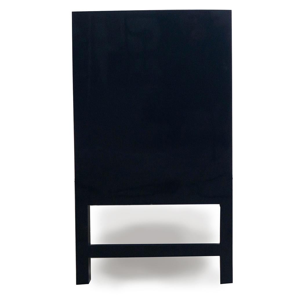 Buffet moderne laqué bleu foncé avec poignées en laiton Neuf - En vente à Greenwich, CT