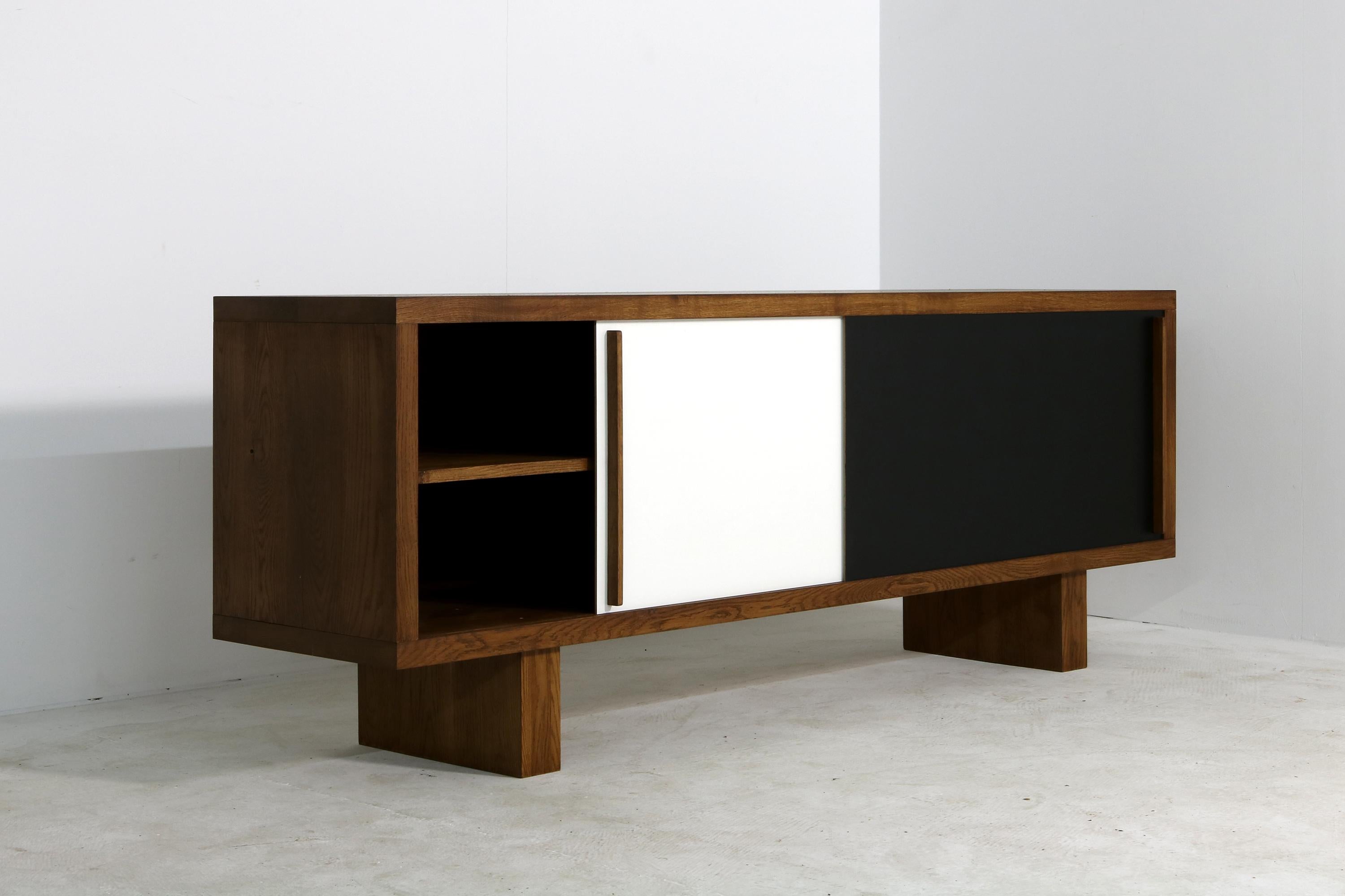 Modern Sideboard Mod. NL63 by Nathan Lindberg in Solid Oak, Contemporary In Good Condition In Hamminkeln, DE