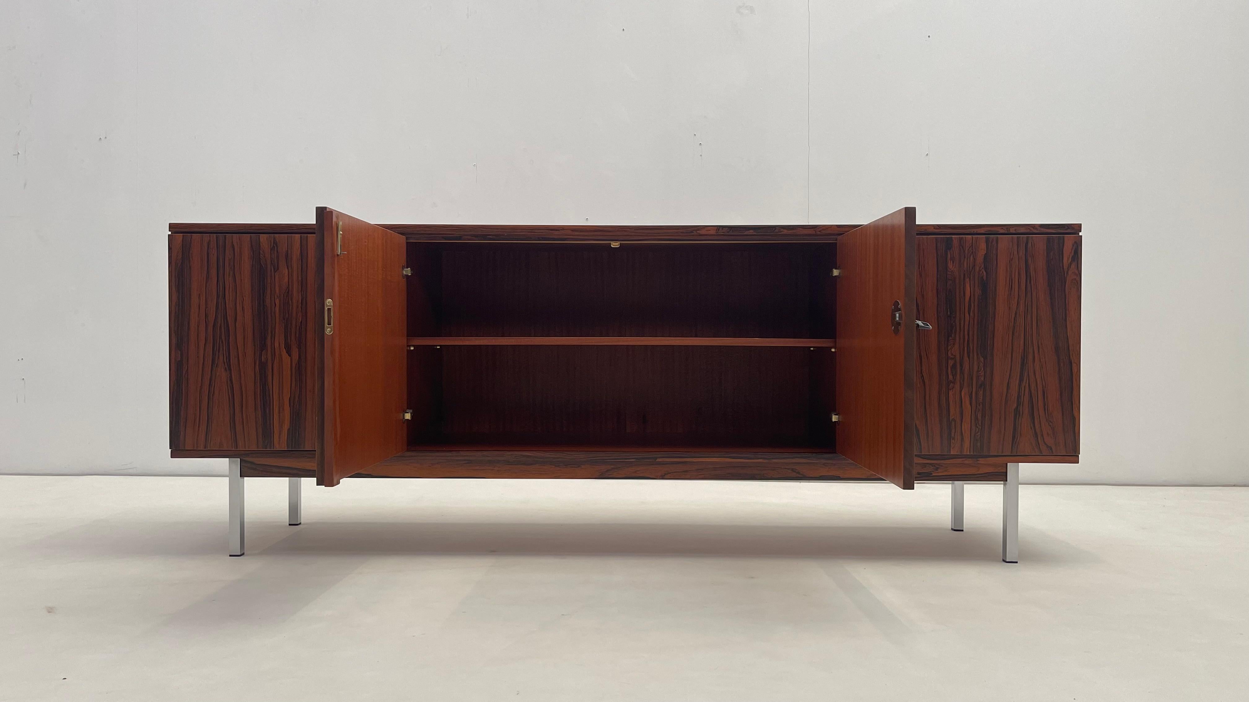 The Moderns Sideboard en vente 2