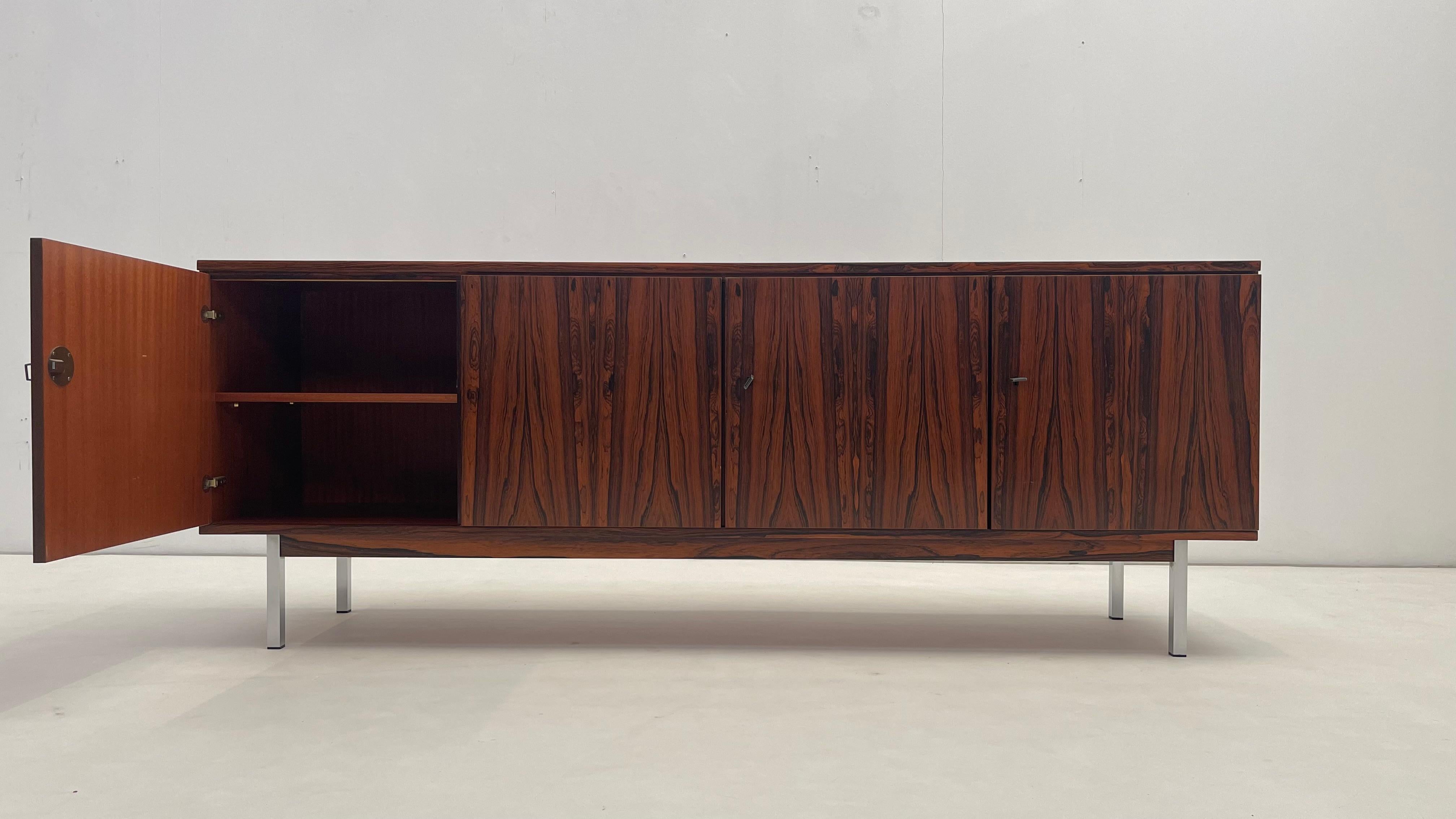 Mid-Century Modern The Moderns Sideboard en vente