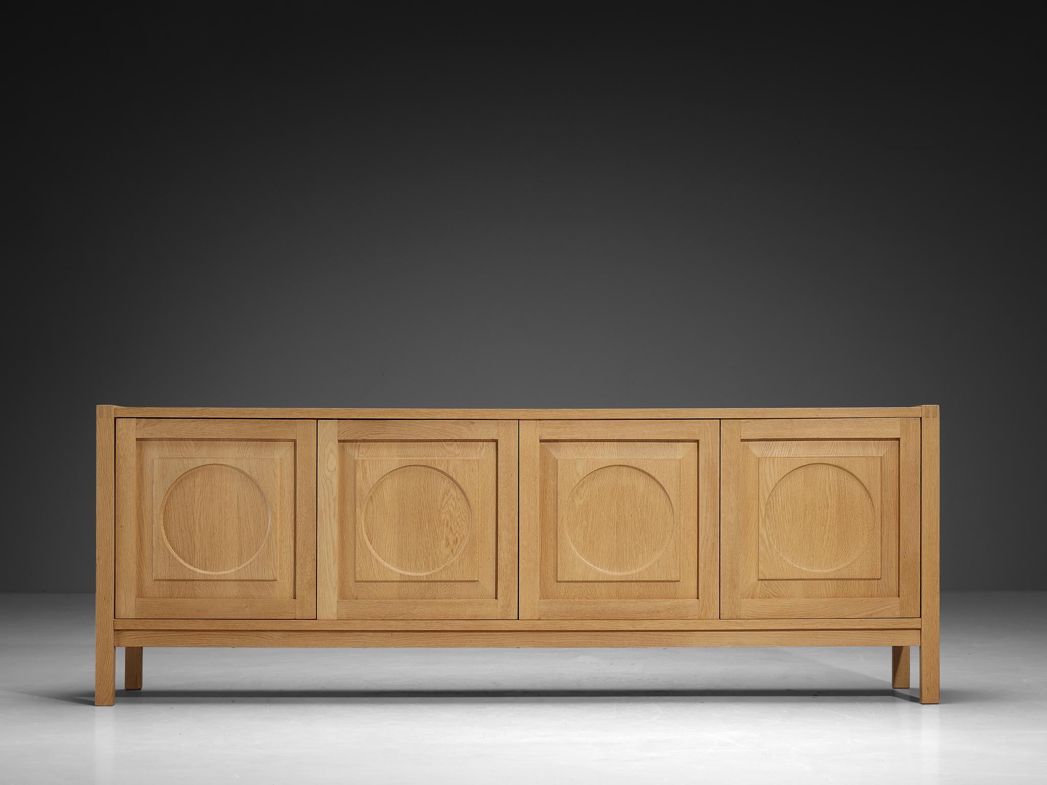 Buffet moderne avec sculptures circulaires en chêne blond Bon état à Waalwijk, NL