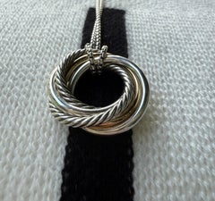 Collier à cinq anneaux en argent et or de la marque contemporaine David Yurman