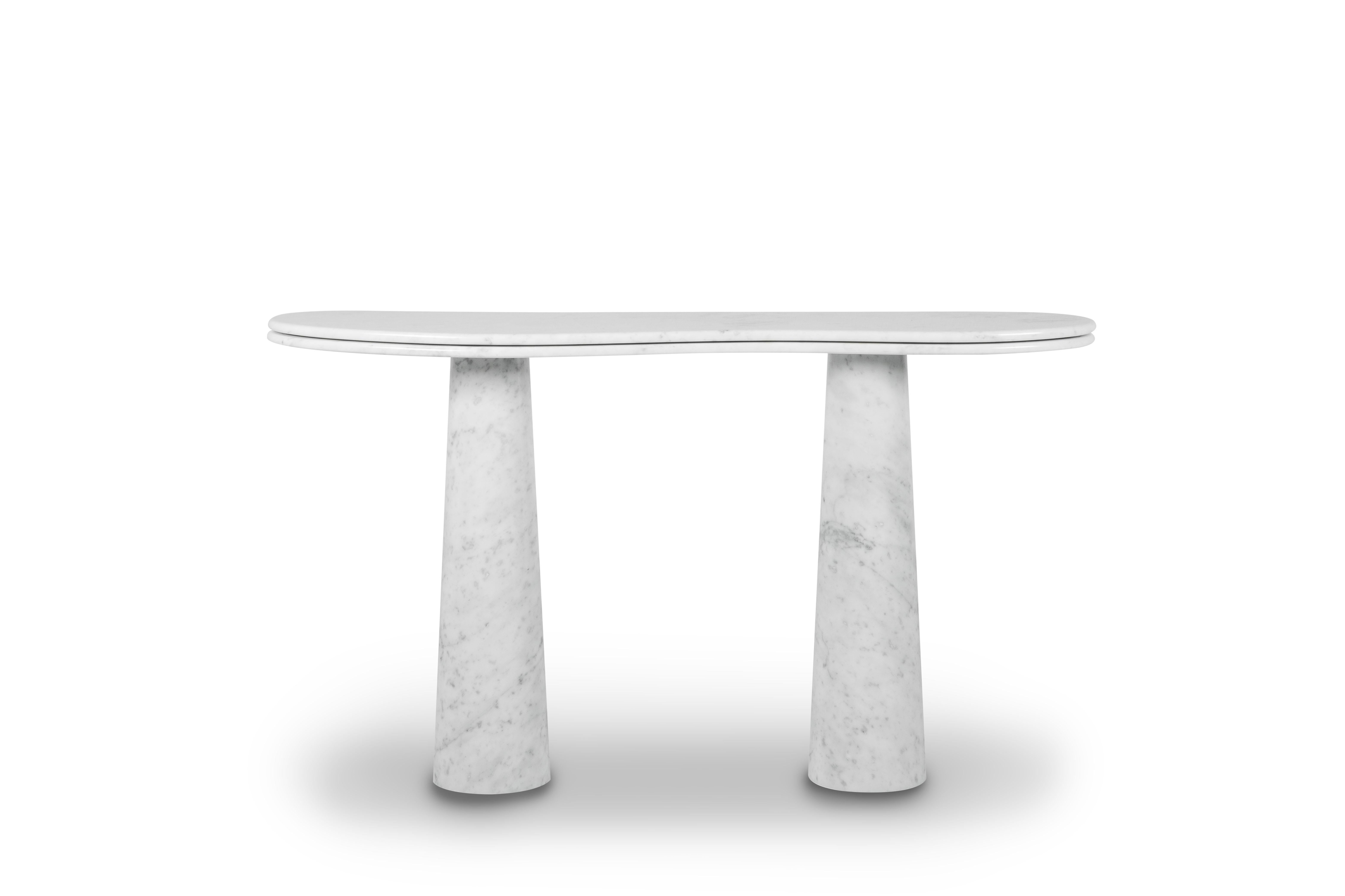 Moderner Silhueta-Konsolentisch aus Carrara-Marmor, handgefertigt in Portugal von Greenapple (Messing) im Angebot