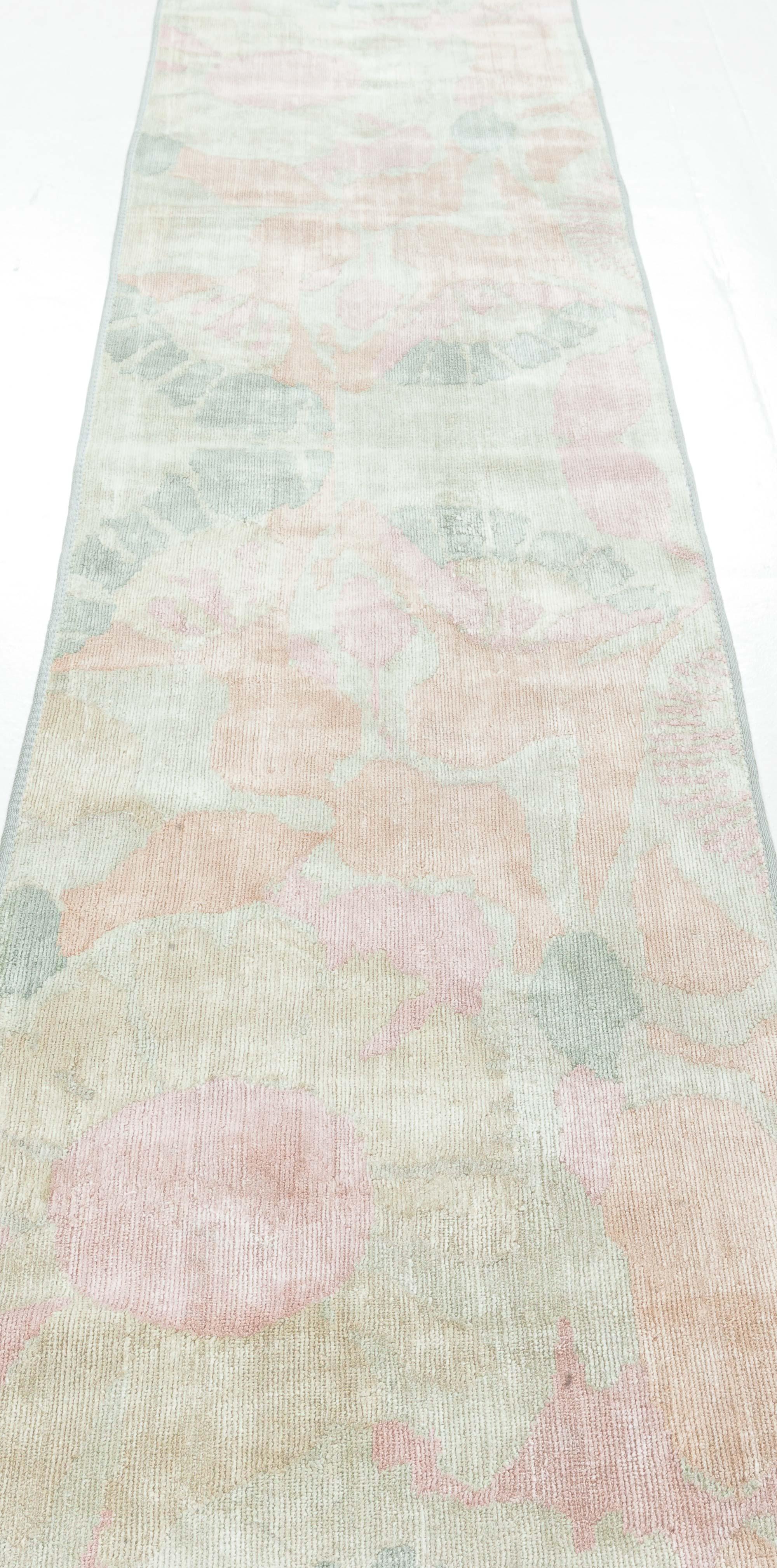 Chemin de table en soie moderne par Doris Leslie Blau
Taille : 50 × 335 cm (1'8