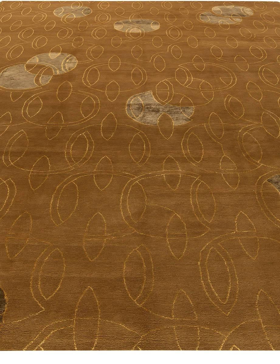 Tibetano Tappeto geometrico moderno in seta e lana con motivo lunare di Doris Leslie Blau in vendita