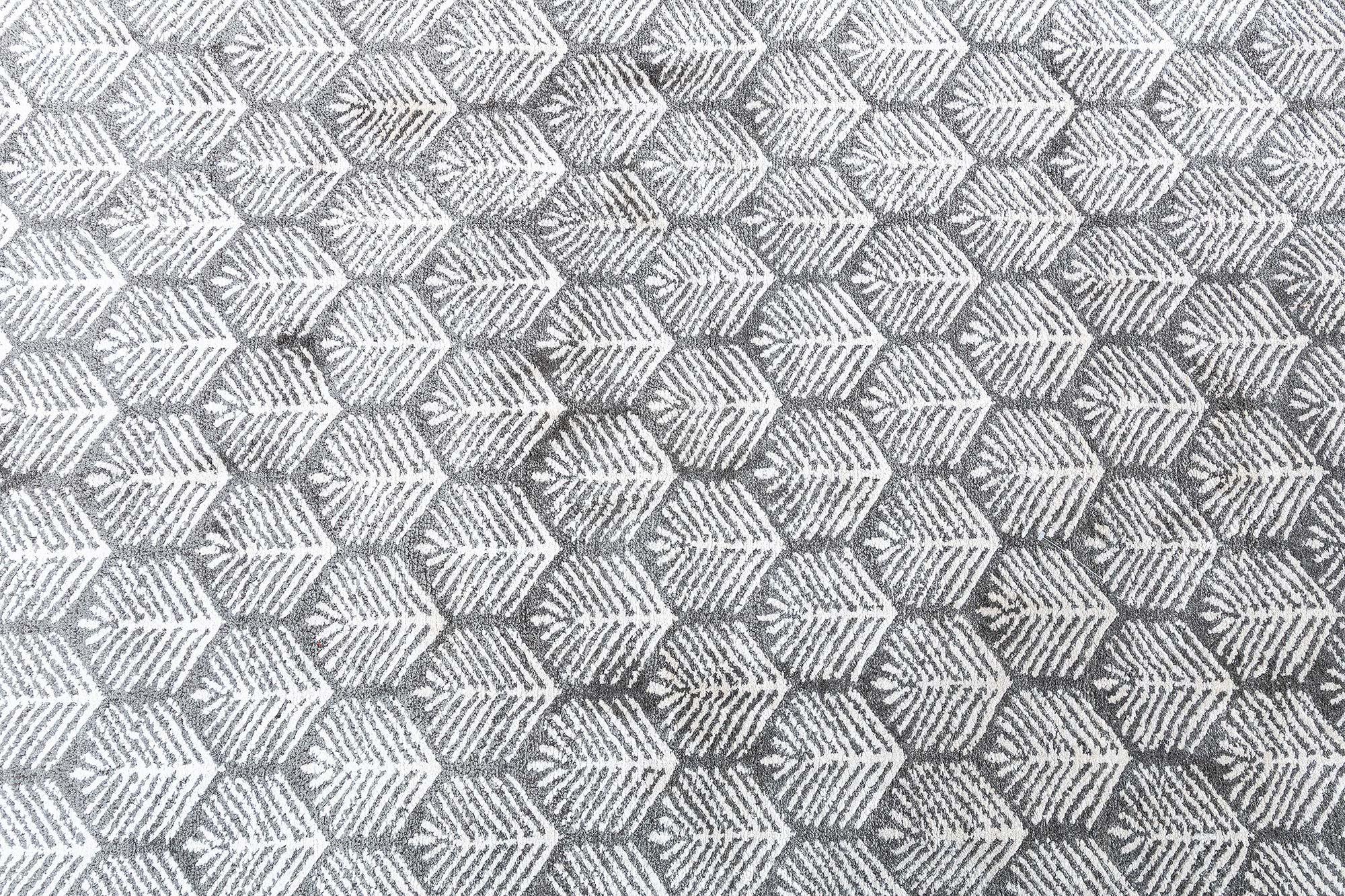 Tapis moderne en soie et laine à design géométrique par Doris Leslie Blau
Taille : 8'10