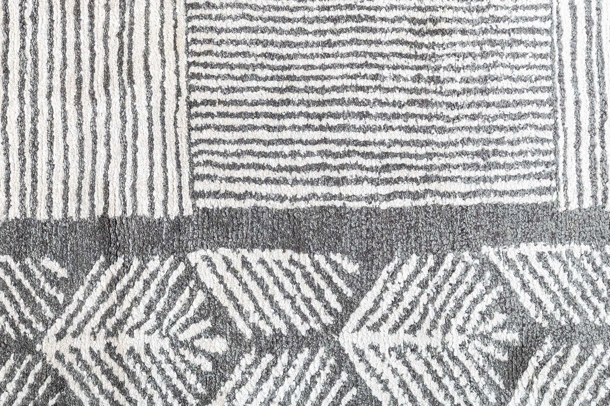Tibétain Tapis moderne en soie et laine à design géométrique par Doris Leslie Blau en vente