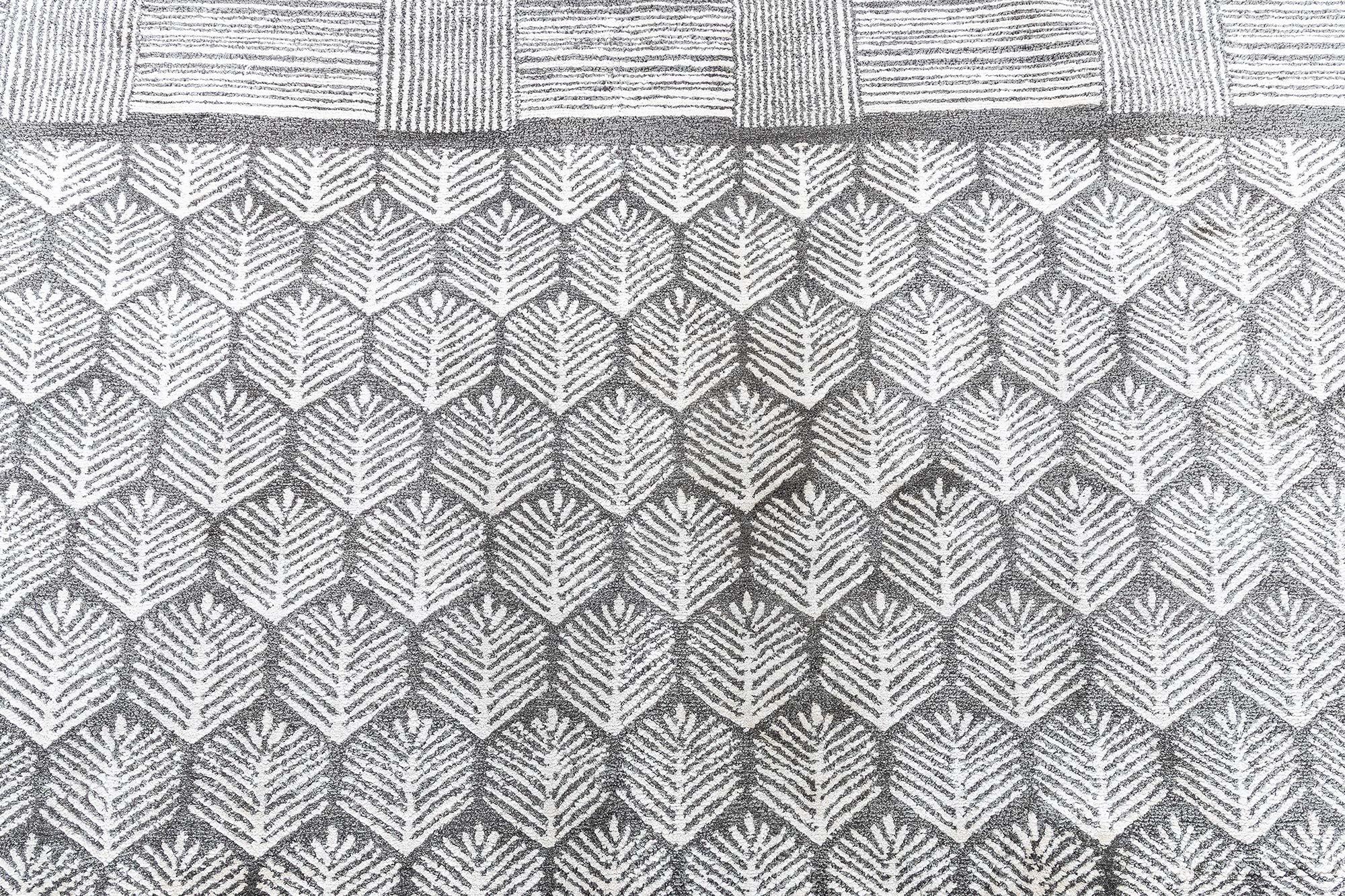 Laine Tapis moderne en soie et laine à design géométrique par Doris Leslie Blau en vente