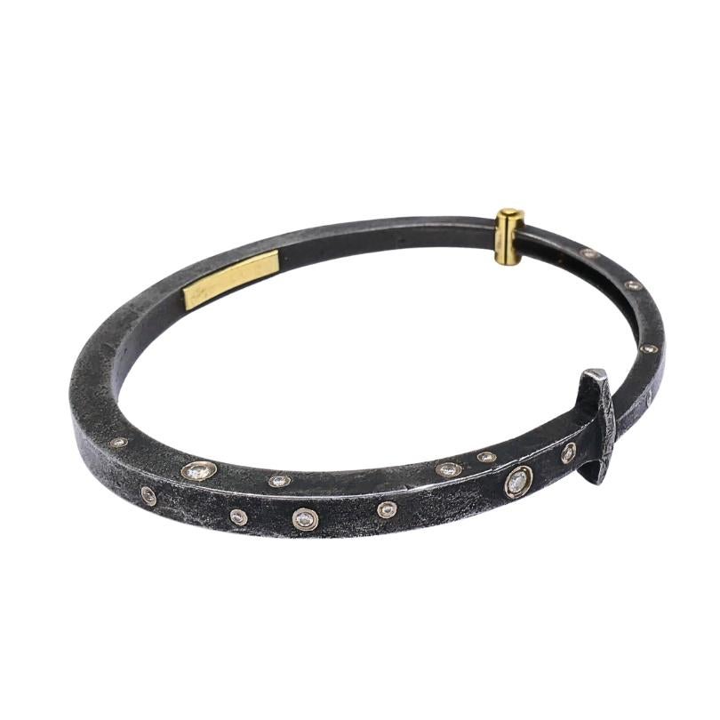 Brazalete moderno de plata y oro de 18 quilates con detalles de diamantes en Bueno estado para la venta en Beverly Hills, CA