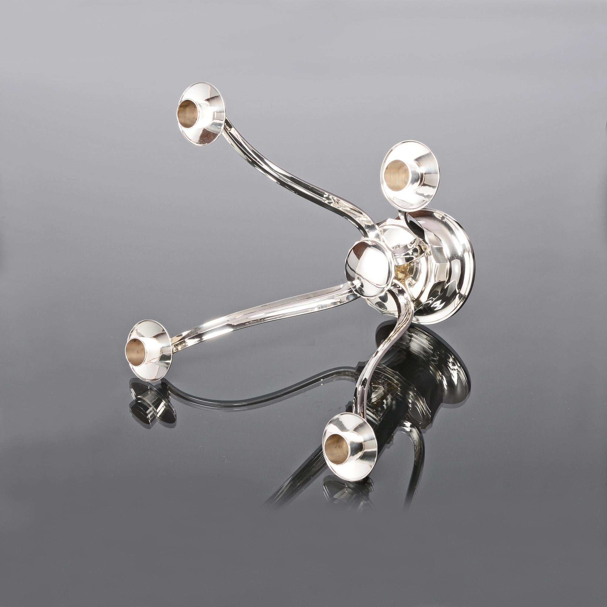 Moderner moderner 4-Licht-Kandelaber aus Silber im Zustand „Gut“ im Angebot in London, GB