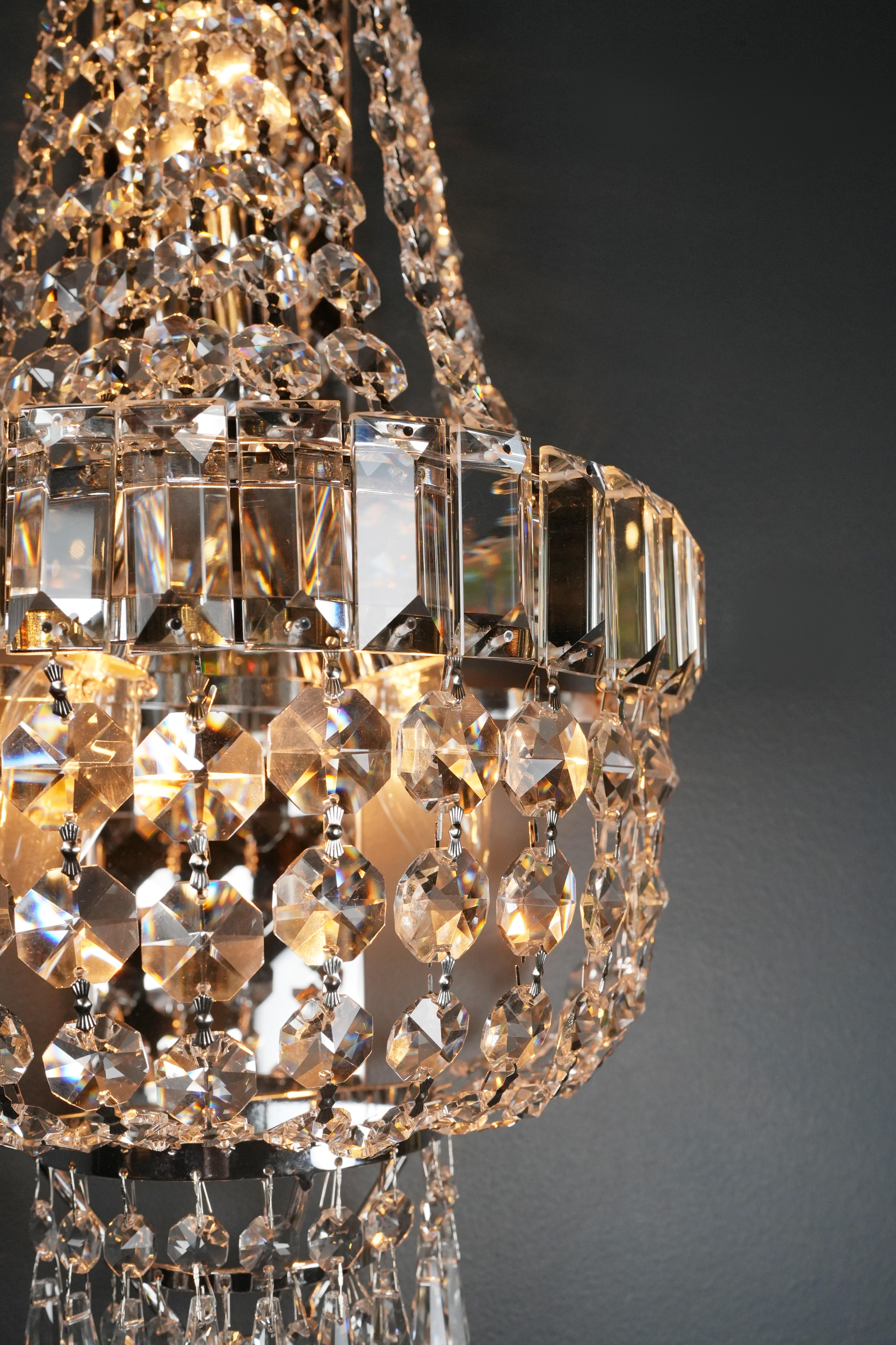Moderno Lampada da parete moderna in argento in stile art déco, decorazione classica in stile art nouveau con cripte in vendita