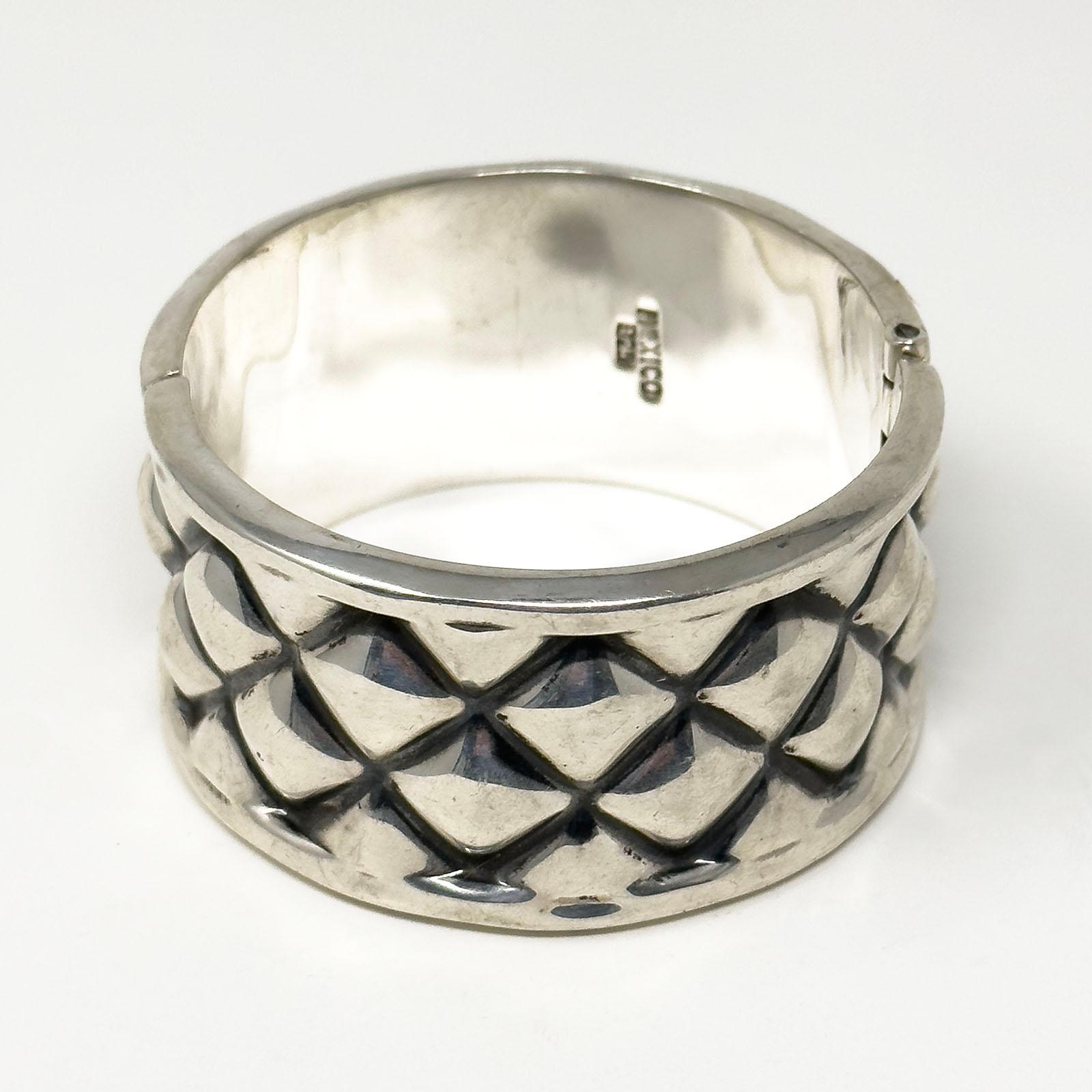 Bracciale moderno in argento con motivo a diamante proveniente dal Messico In condizioni buone in vendita a Point Richmond, CA