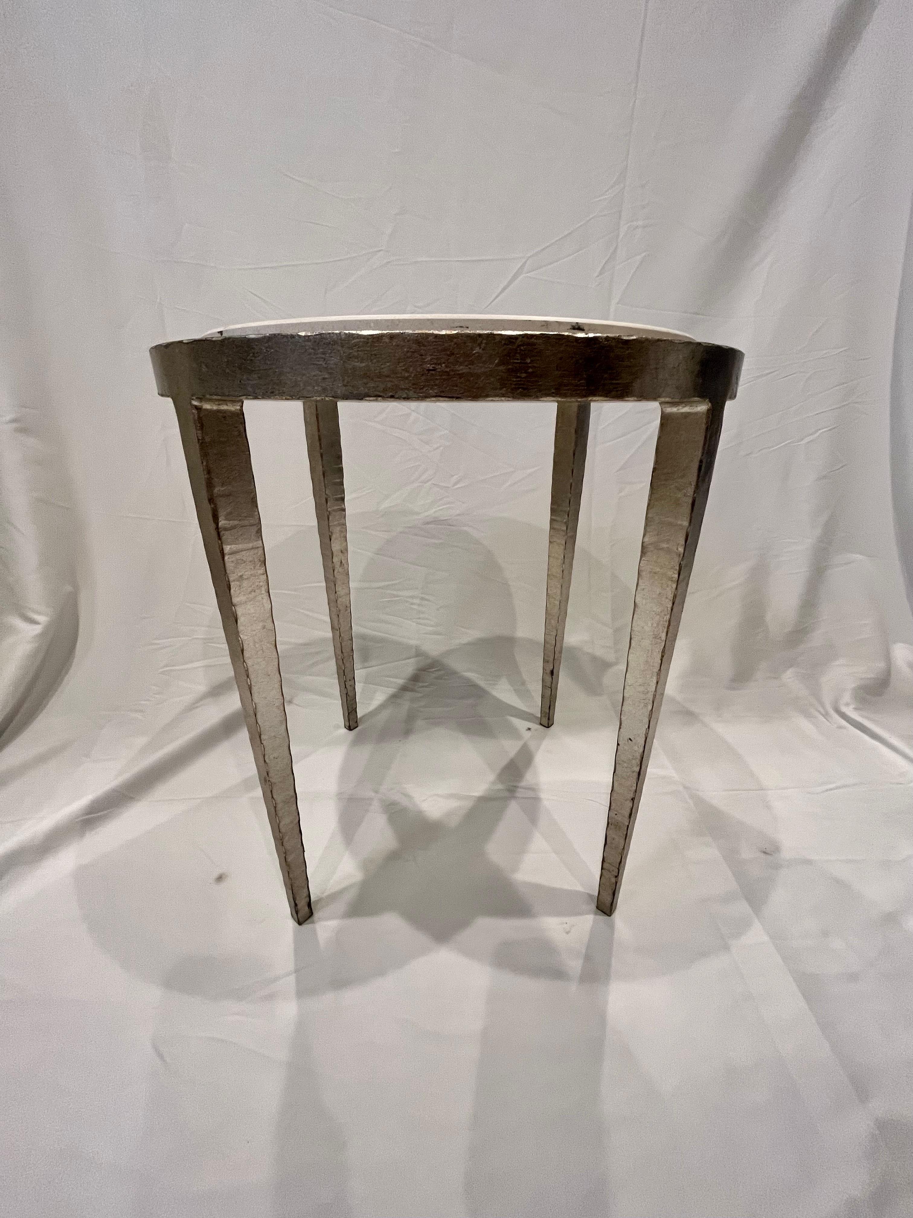 Moderner Eisentisch mit silbernen Blättern im Zustand „Gut“ im Angebot in W Allenhurst, NJ