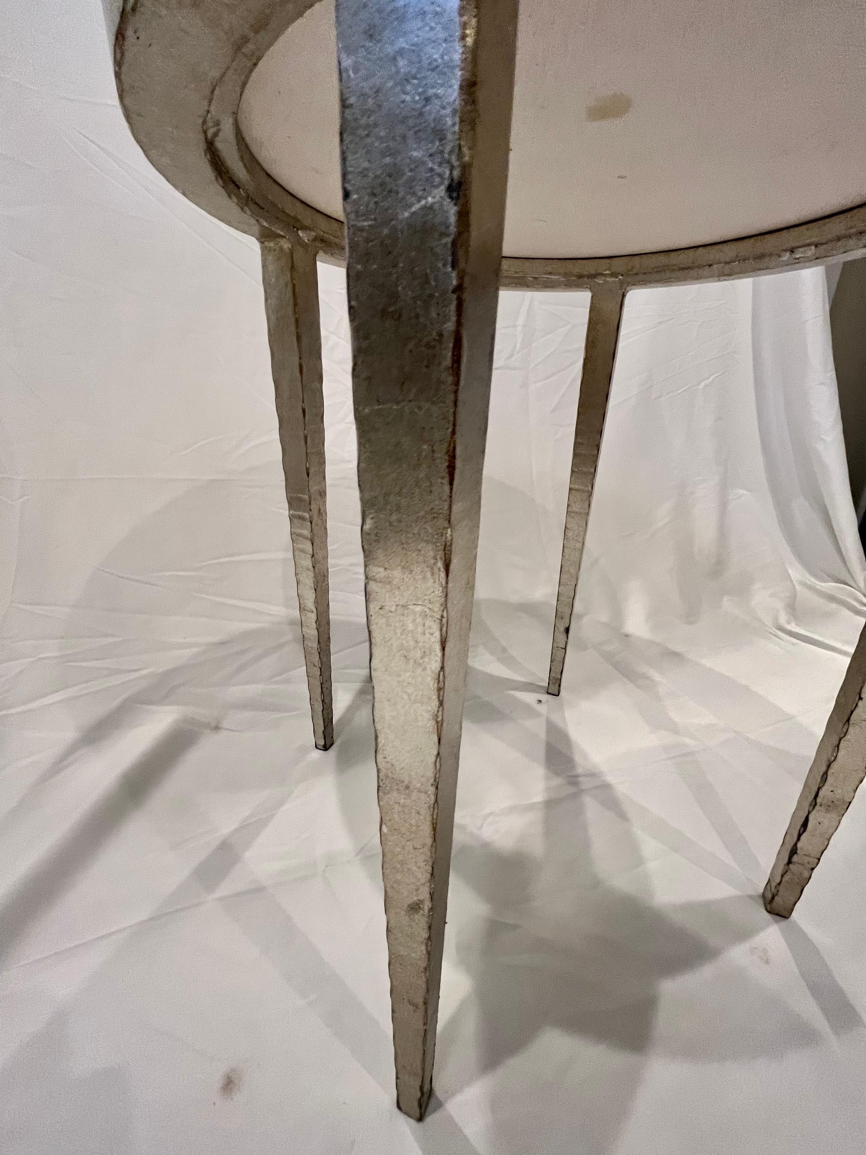 Moderner Eisentisch mit silbernen Blättern (20. Jahrhundert) im Angebot