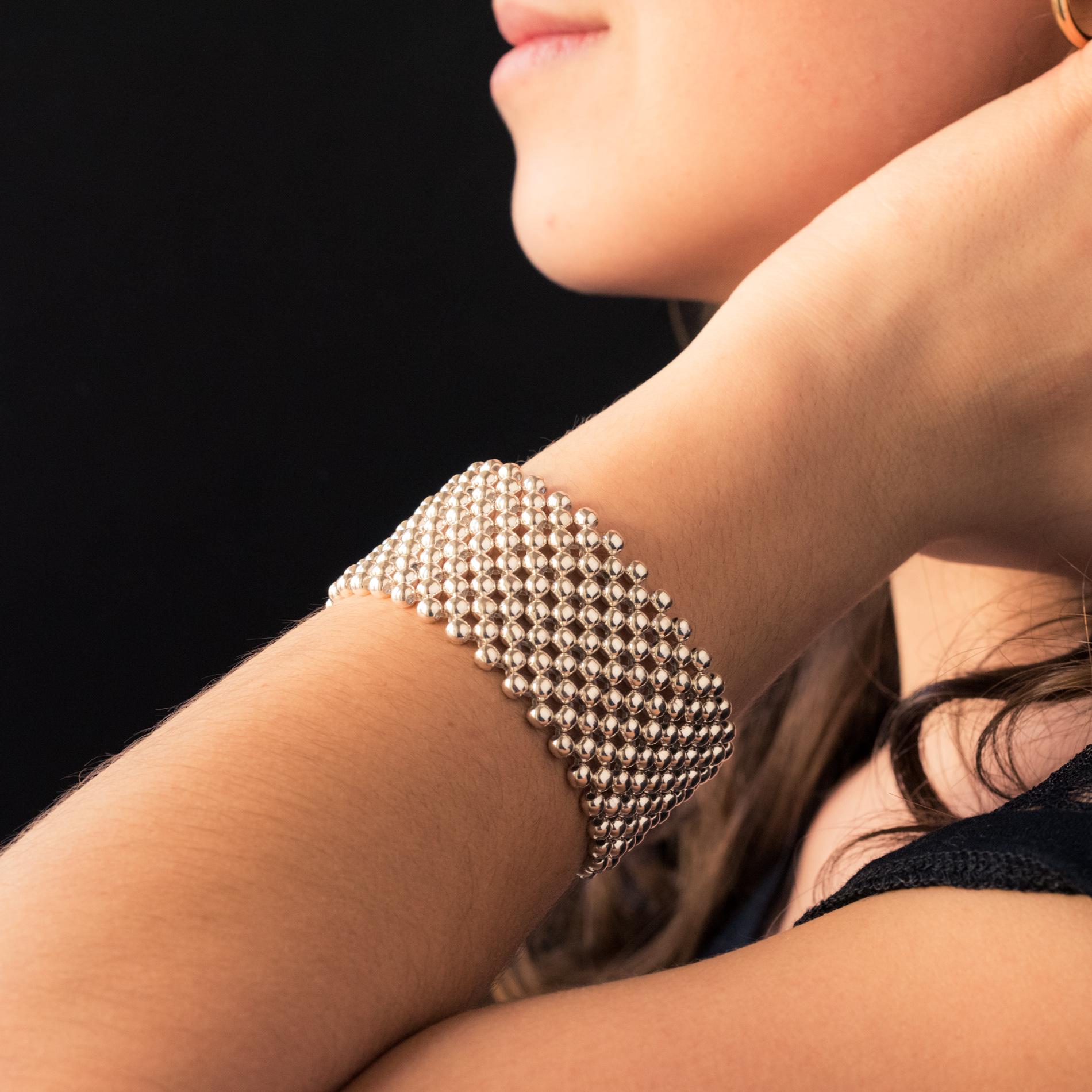 Bracelet in silver.
This sublime silver cuff bracelet is composed by a set of silver pearls set on acrylic thread making the whole bracelet elastic.
New bracelet.
Inner circumference: 16 cm, width: 3.2 cm, thickness: about 4 mm.
Total weight of the