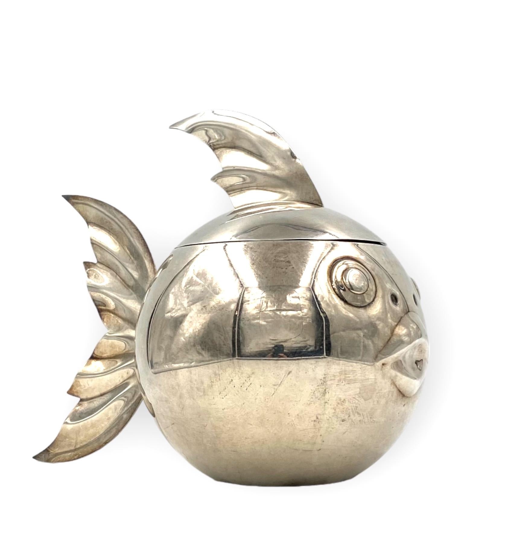 Late 20th Century Modern silver-plated fish wine cooler / ice bucket, Teghini Firenze Italy 1970s For Sale