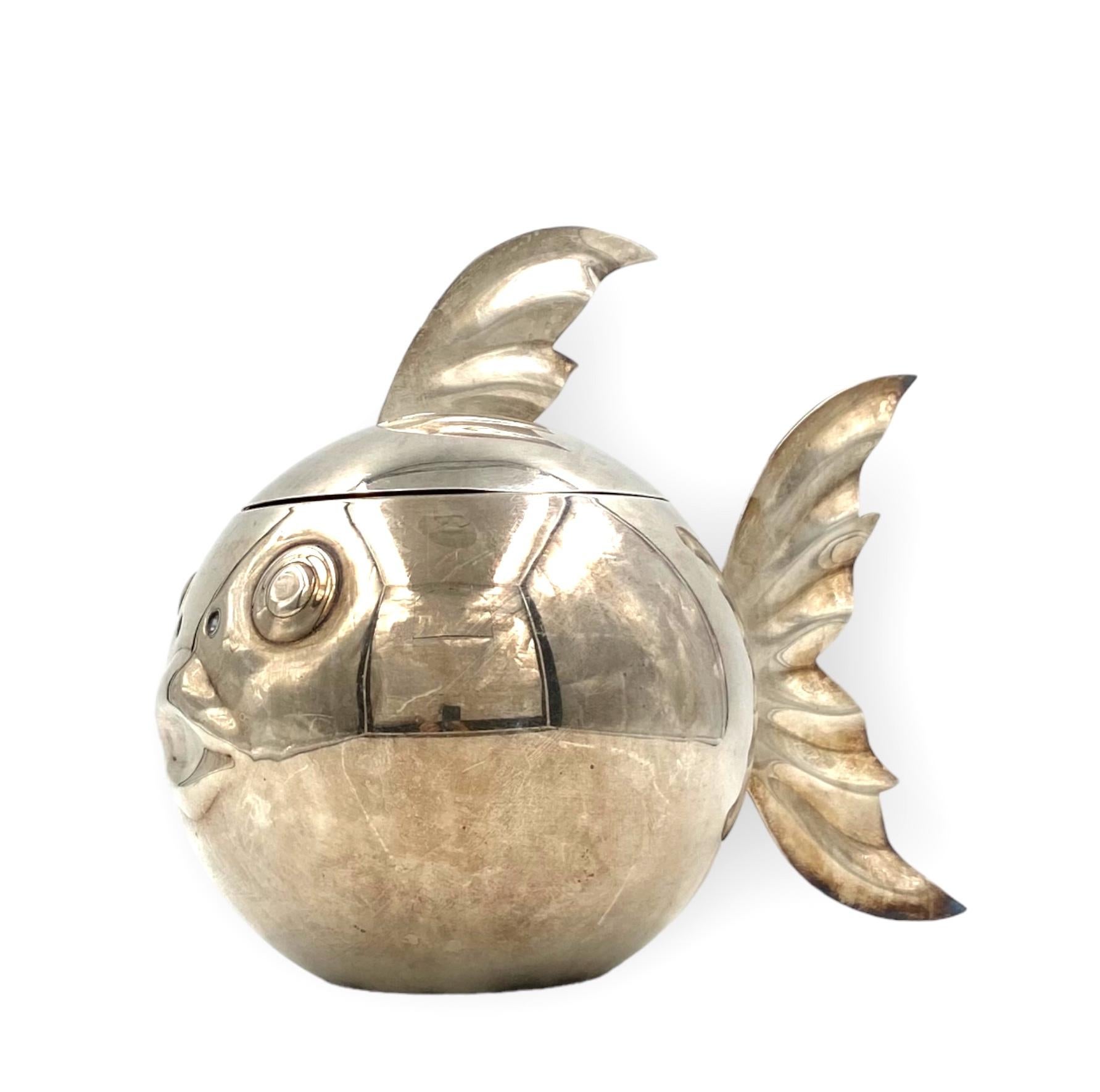Modern silver-plated fish wine cooler / ice bucket, Teghini Firenze Italy 1970s For Sale 2