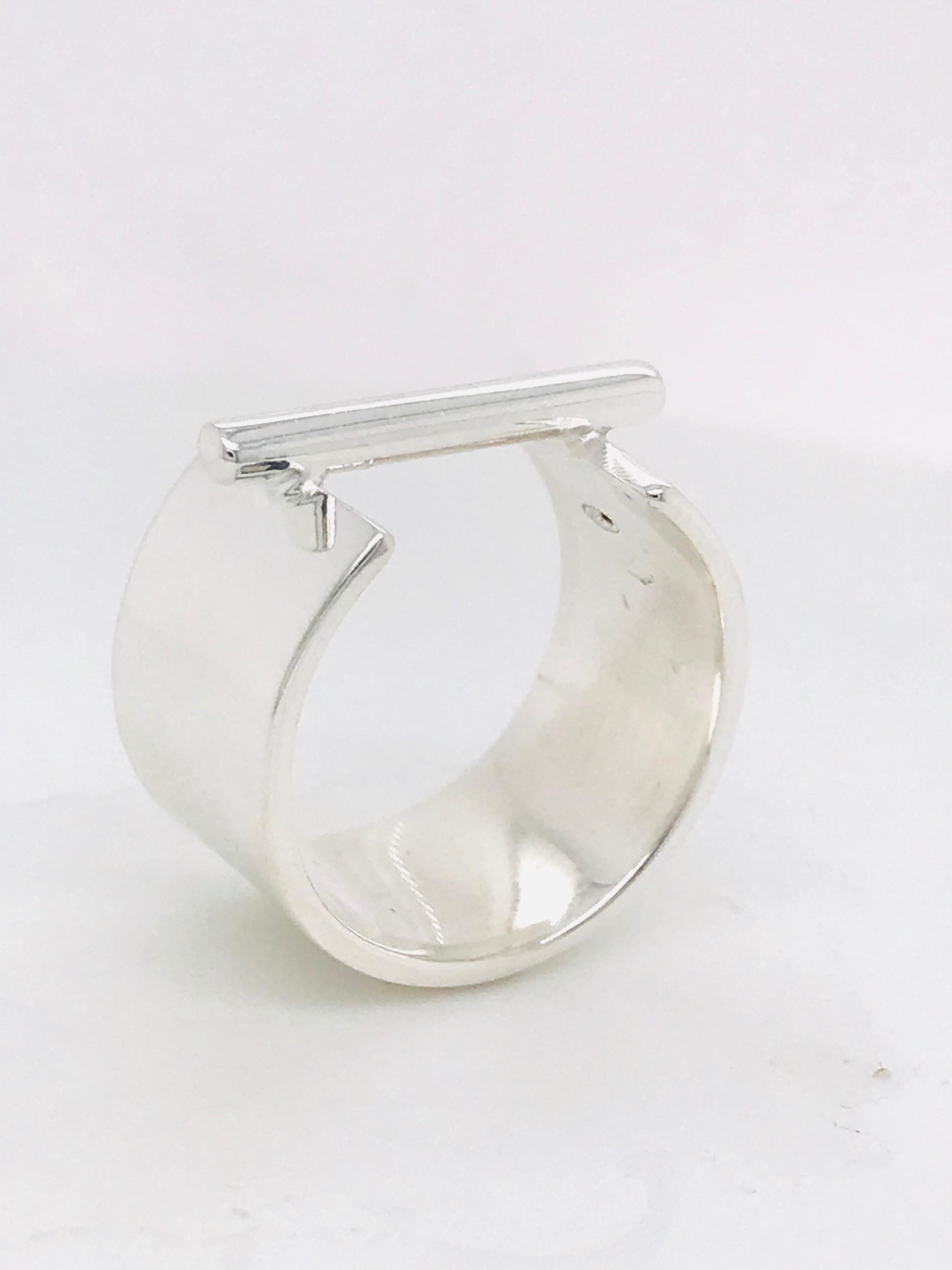 Modern Silver Ring with Cross Bar In New Condition In Vannes, FR