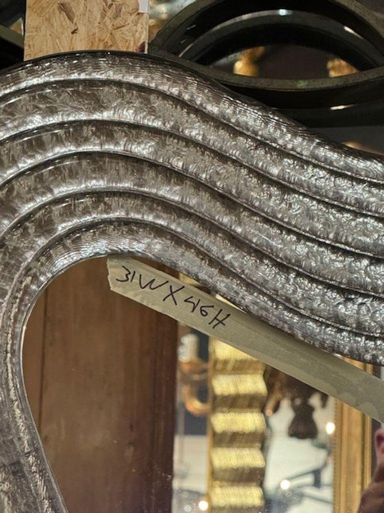 Specchio moderno Wave Murano Glass in argento In condizioni buone in vendita a Dallas, TX