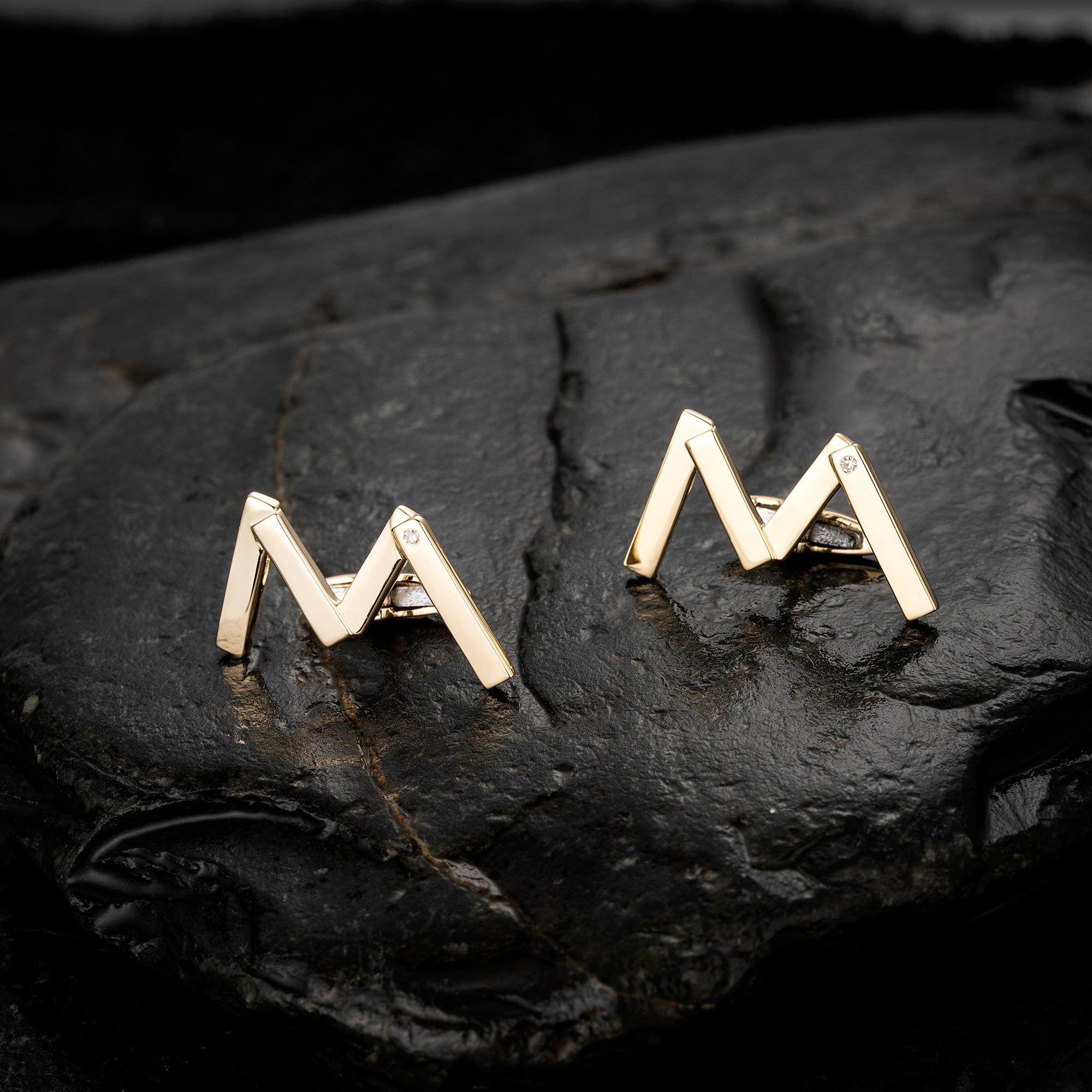 Boutons de manchette en or jaune 14 carats avec la lettre M-One Neuf - En vente à Los Angeles, CA