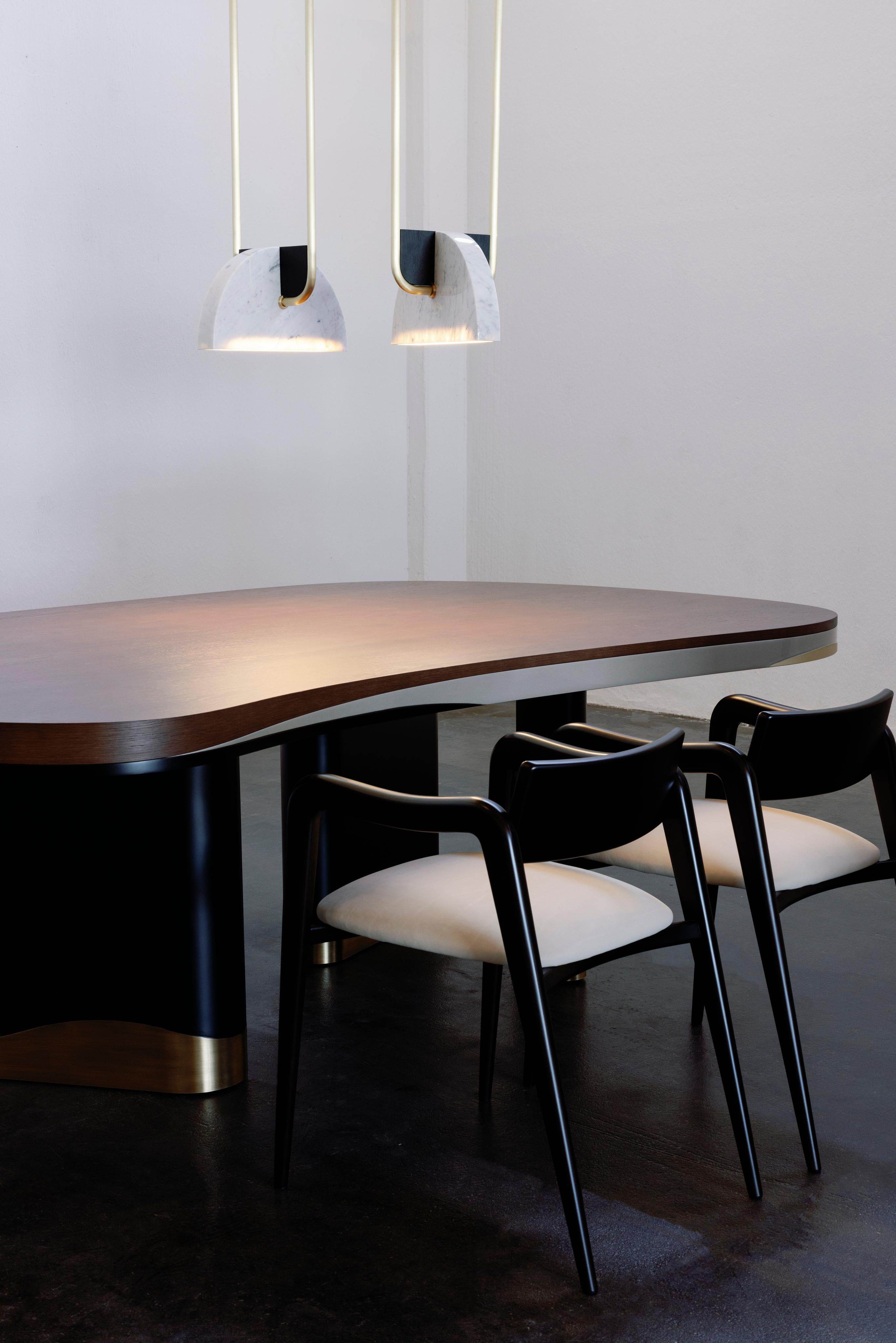 Moderne Table de salle à manger Sistelo, chêne américain et laiton, fabriquée à la main au Portugal par Greenapple en vente