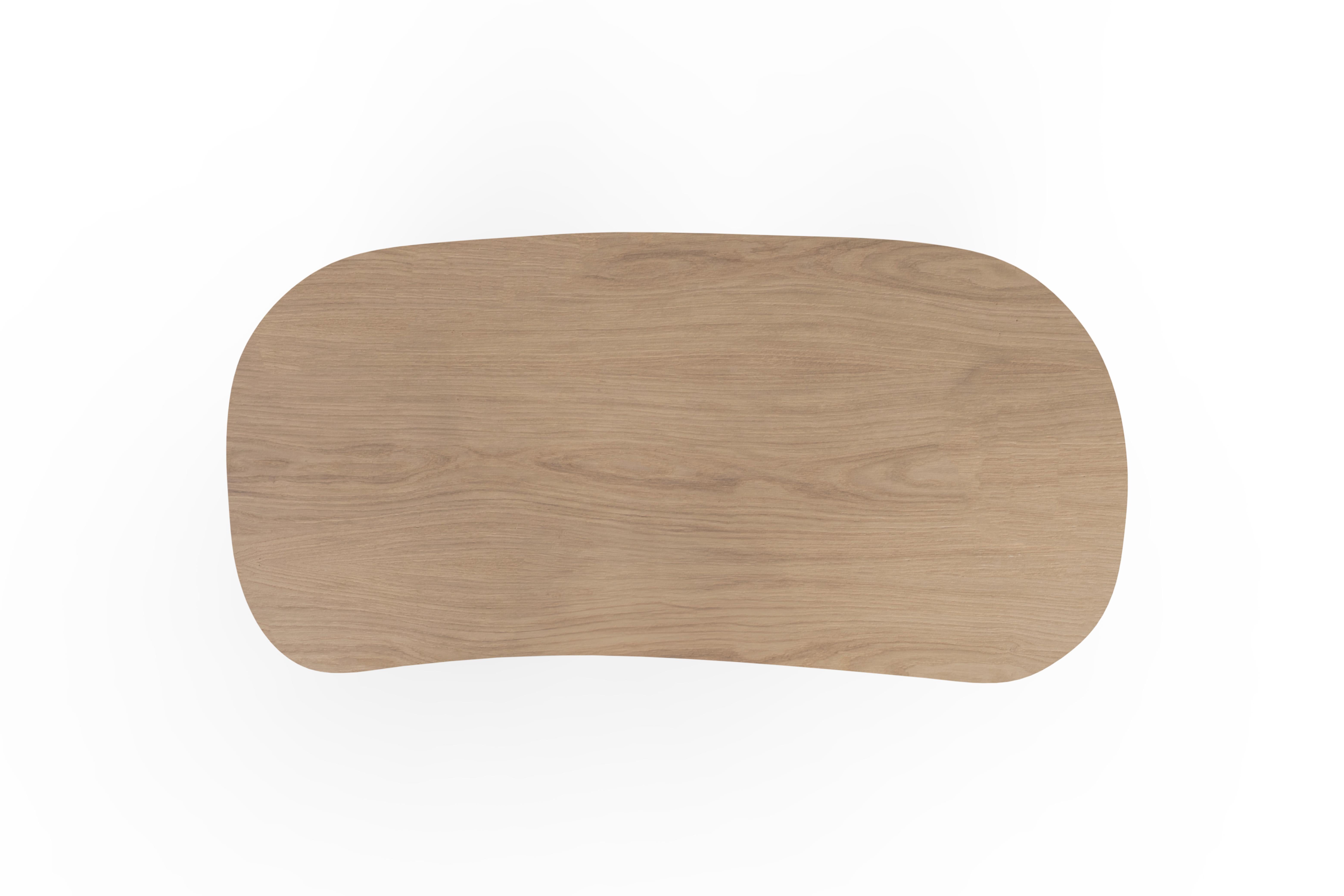 Mesa de comedor moderna Sistelo, roble gris cálido, latón, hecha a mano por Greenapple Portugués en venta