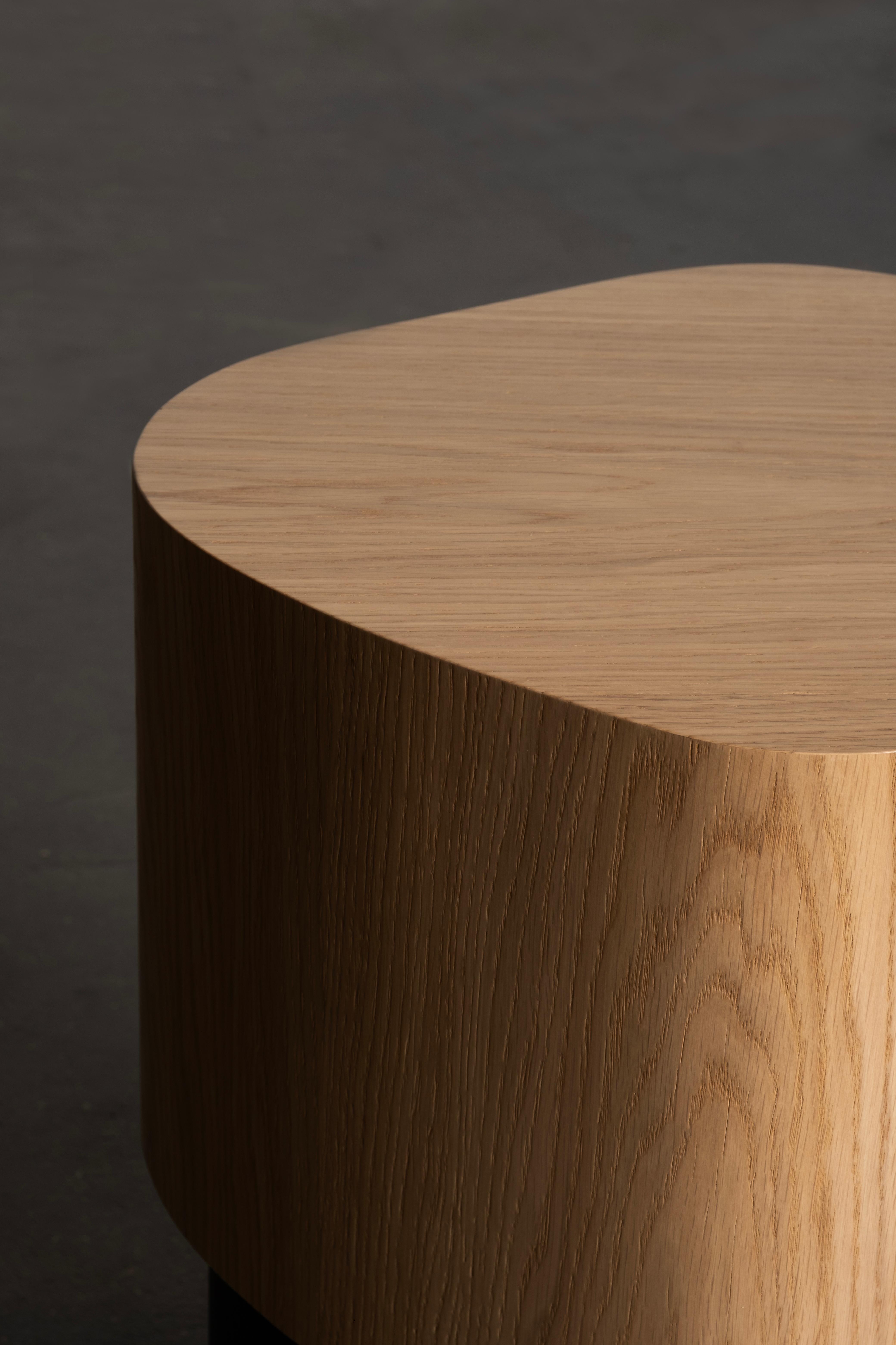 XXIe siècle et contemporain Table d'appoint Sistelo en chêne américain, fabriquée à la main au Portugal par Greenapple en vente