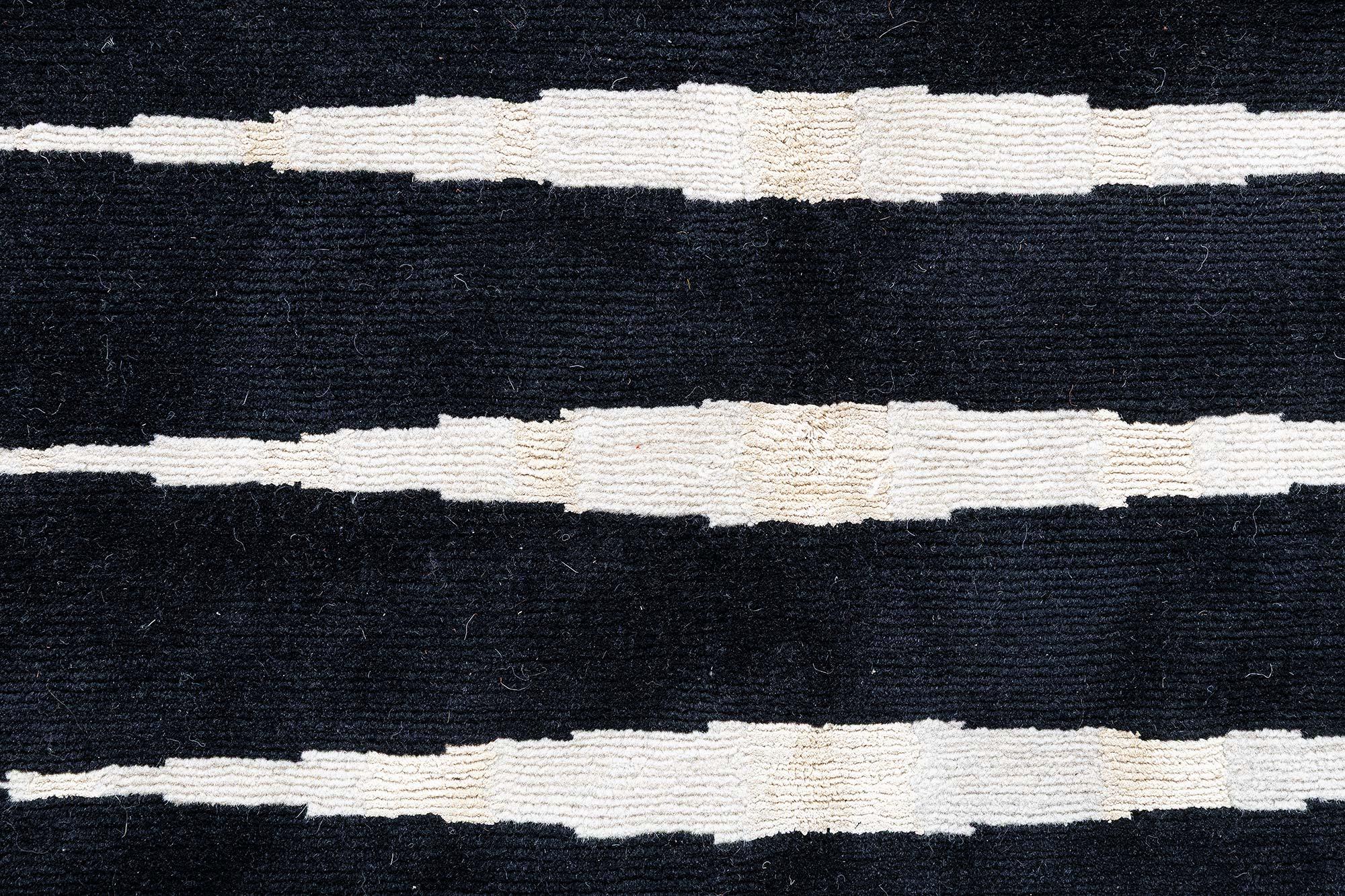 Tapis moderne 'Skyline' - Laine et soie nouées à la main par Doris Leslie Blau
Taille : 274 × 375 cm (9'0