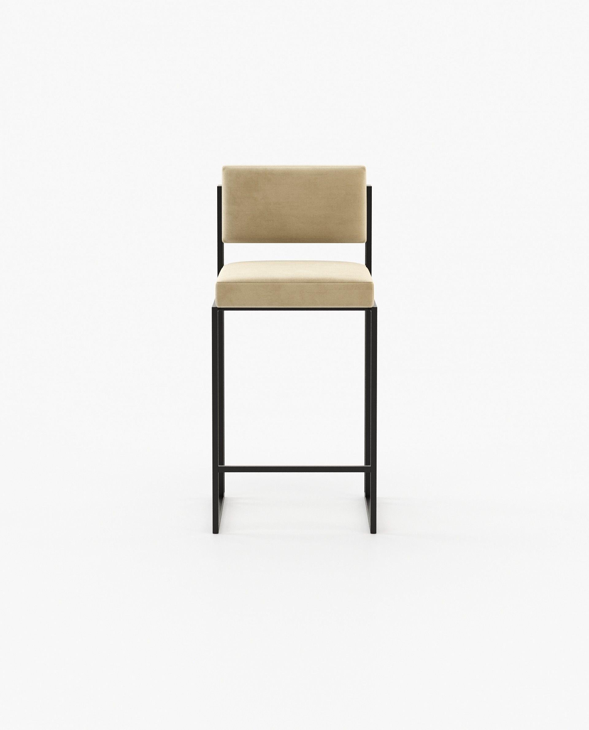 Tabouret de comptoir The Moderns en fer noir texturé et velours Performance en vente 3