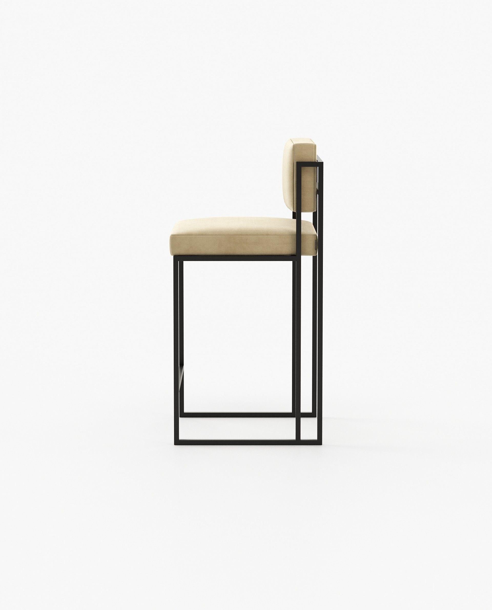 Moderne Tabouret de comptoir The Moderns en fer noir texturé et velours Performance en vente