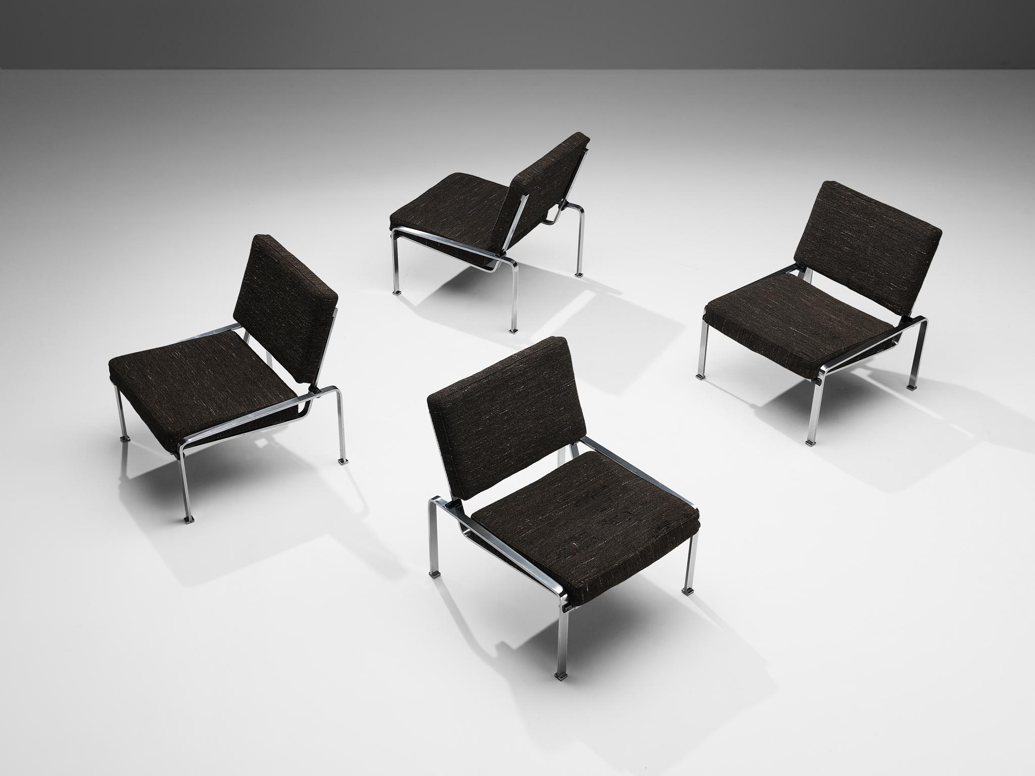 Sessel, verchromter Stahl, Stoff, Europa, 1950er Jahre

Ein stromlinienförmiges Design mit einem minimalistischen Gestell aus verchromtem Stahl, das aus klaren Linien und kantigen Formen besteht. Die geneigte Rückenlehne und der breite Sitz bieten