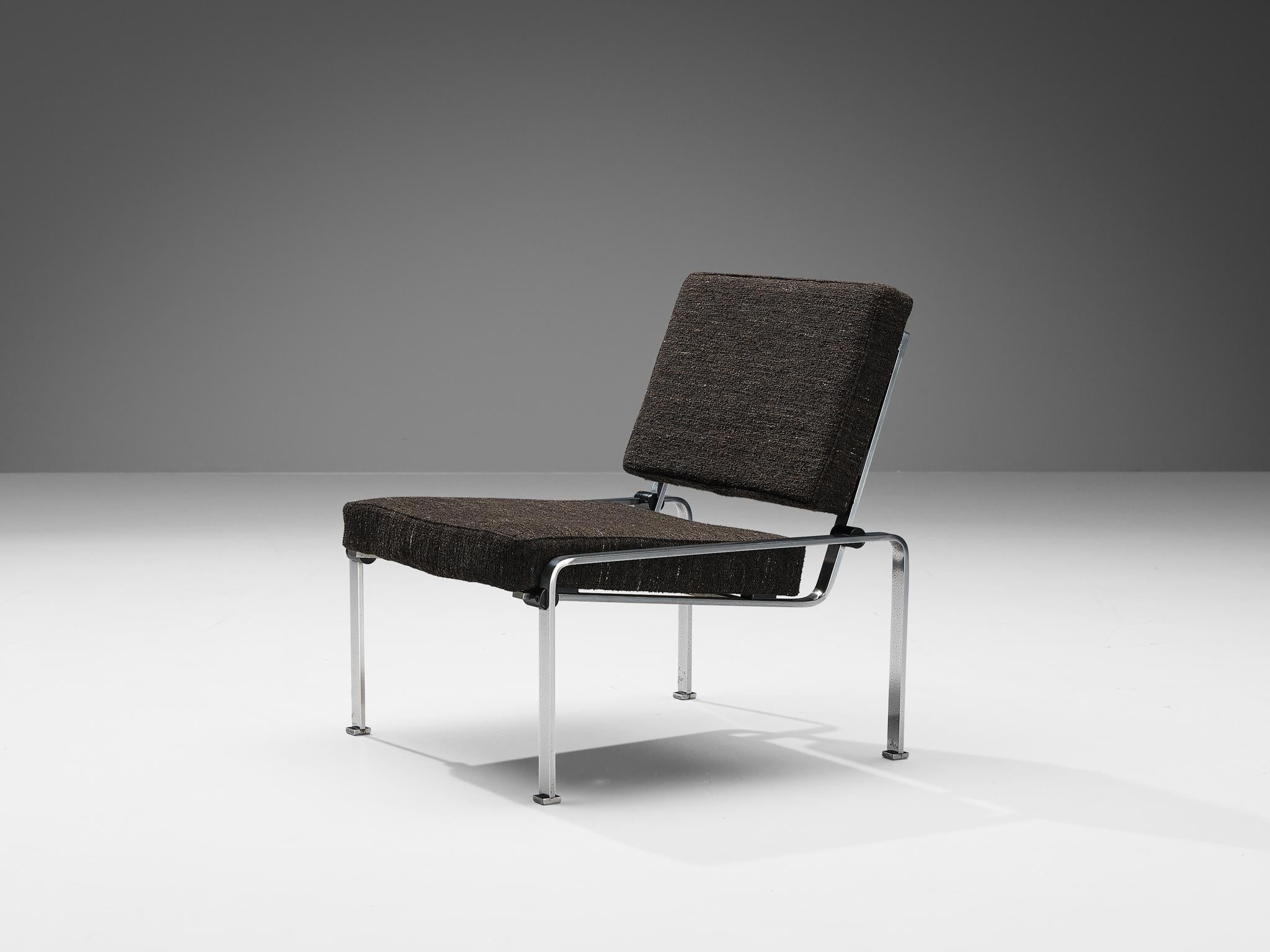 Elegante, leichte Stühle aus verchromtem Stahl  (Moderne der Mitte des Jahrhunderts) im Angebot
