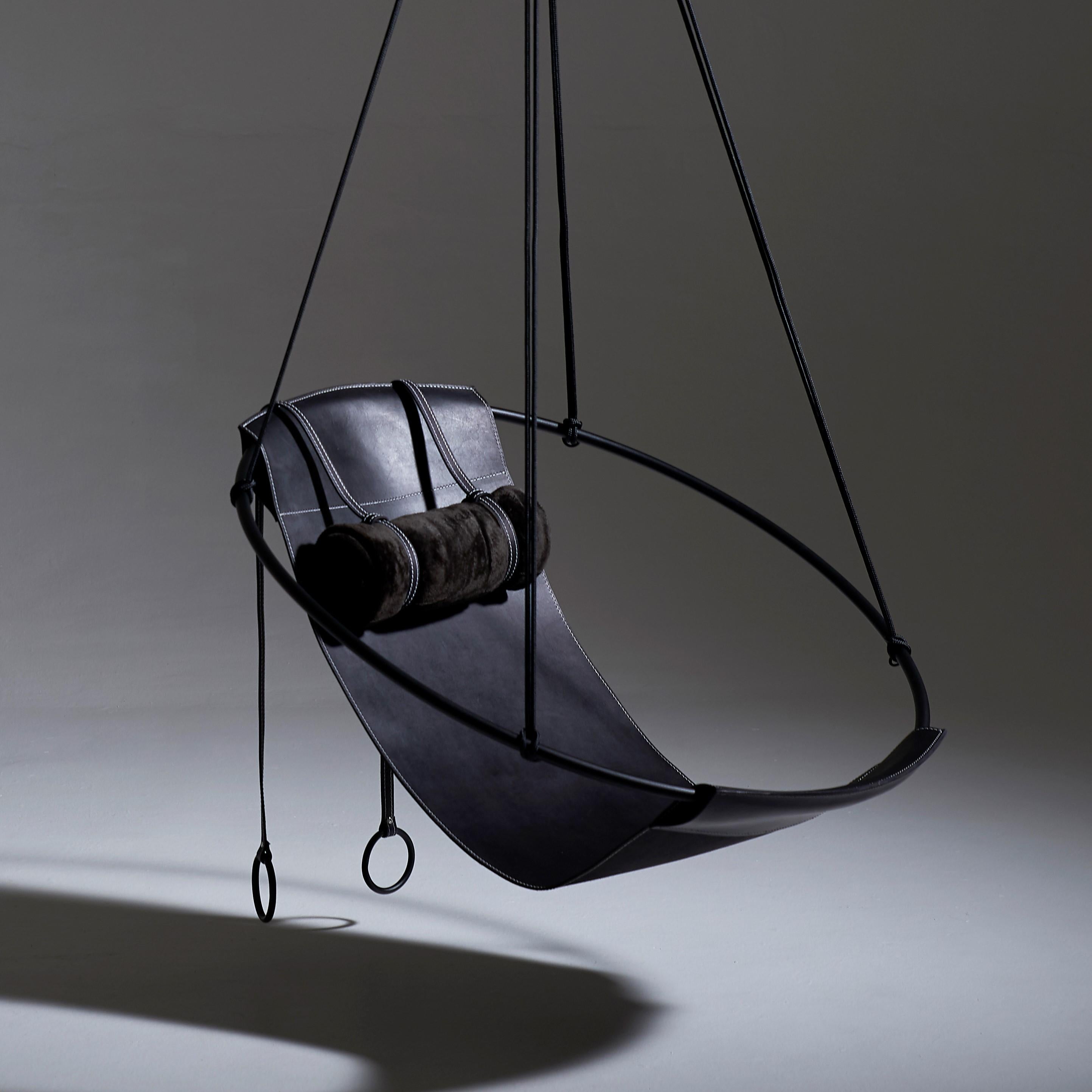 Moderner Sling Chair mit echtem südafrikanischem Leder in Schwarz (Südafrikanisch) im Angebot