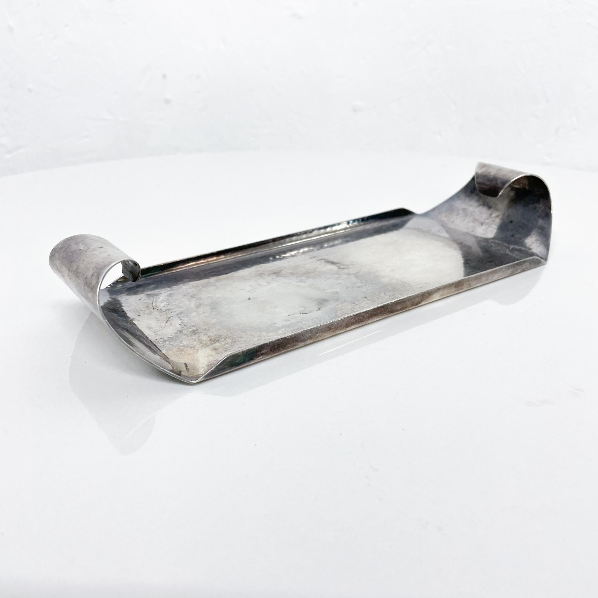 For your consideration a small Art Deco service tray stamped on the bottom GERO by Georg Nilsson. Tons of flair.
Incredible clean sculptural lines. (Salt shakers are for props only. Listing is for the tray only.)
Dimensions: 9
