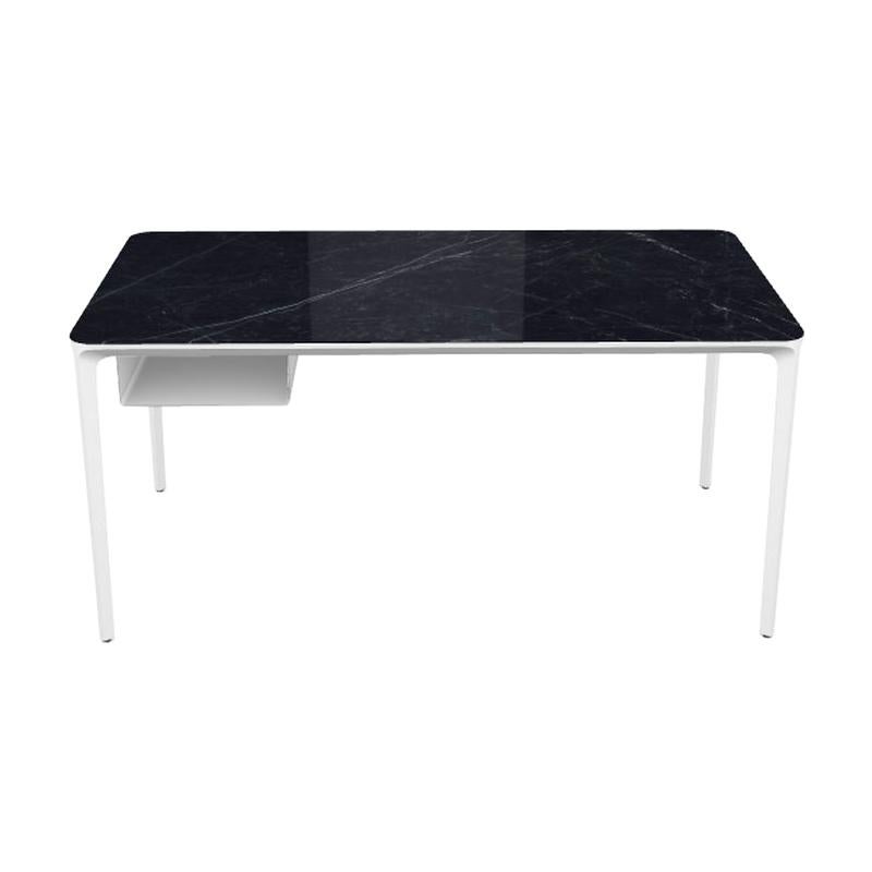 Escritorio Moderno Pequeño con Tapa de Cerámica Marquina Negra y Marco Blanco, Made in Italy