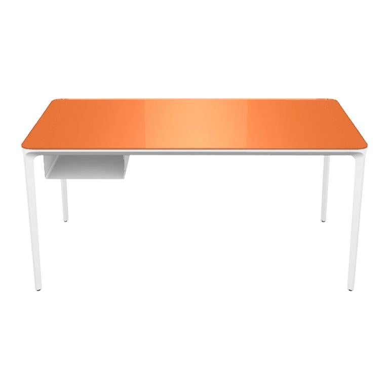 Petit bureau moderne avec plateau en verre laqué orange et cadre blanc, fabriqué en Italie en vente